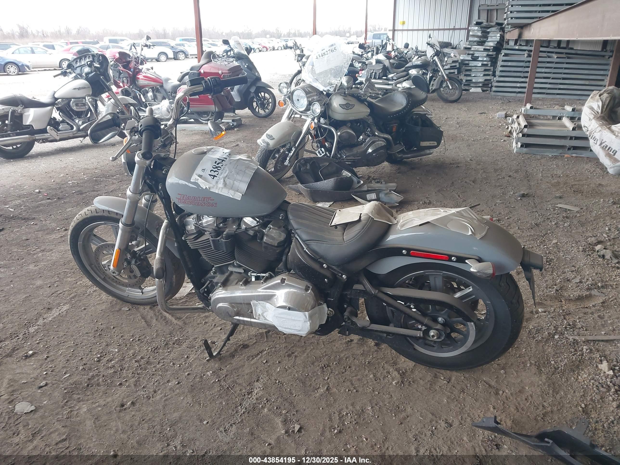 HARLEY-DAVIDSON FXST image 3