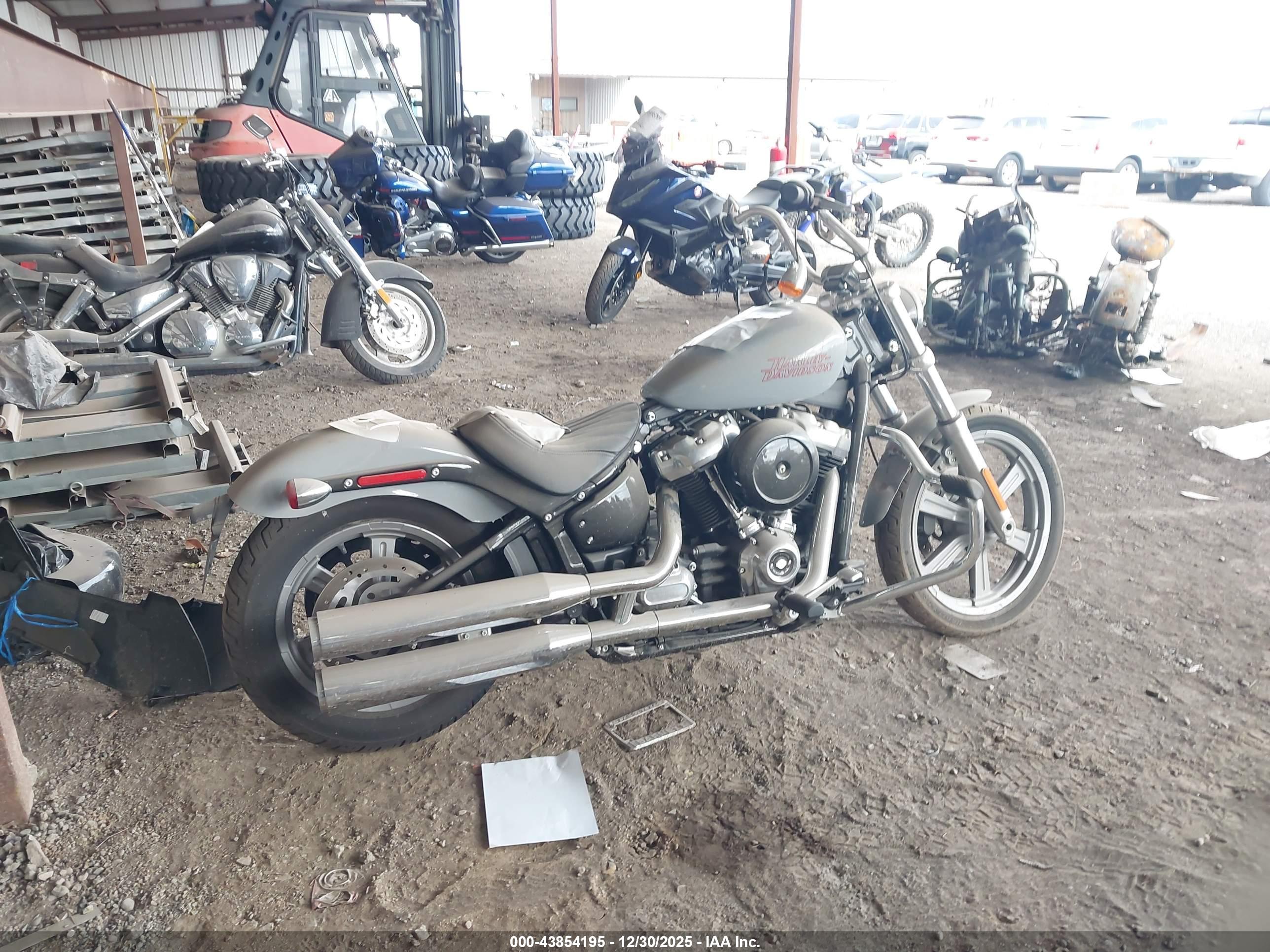 HARLEY-DAVIDSON FXST image 4
