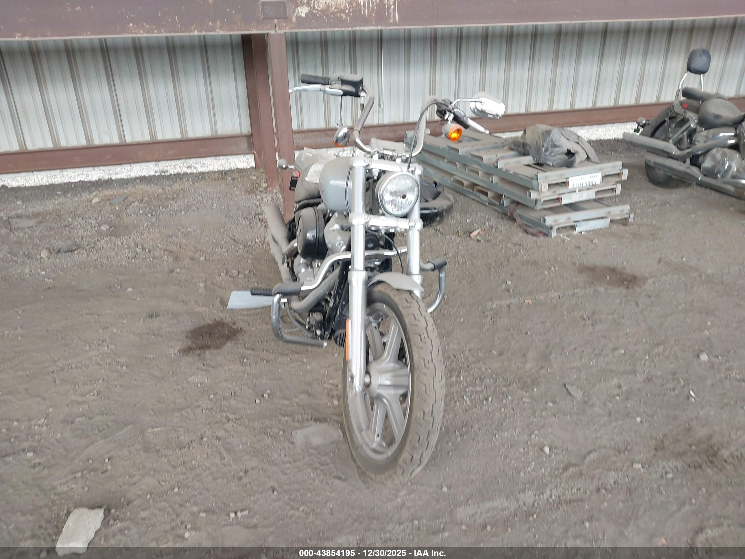 HARLEY-DAVIDSON FXST image 5