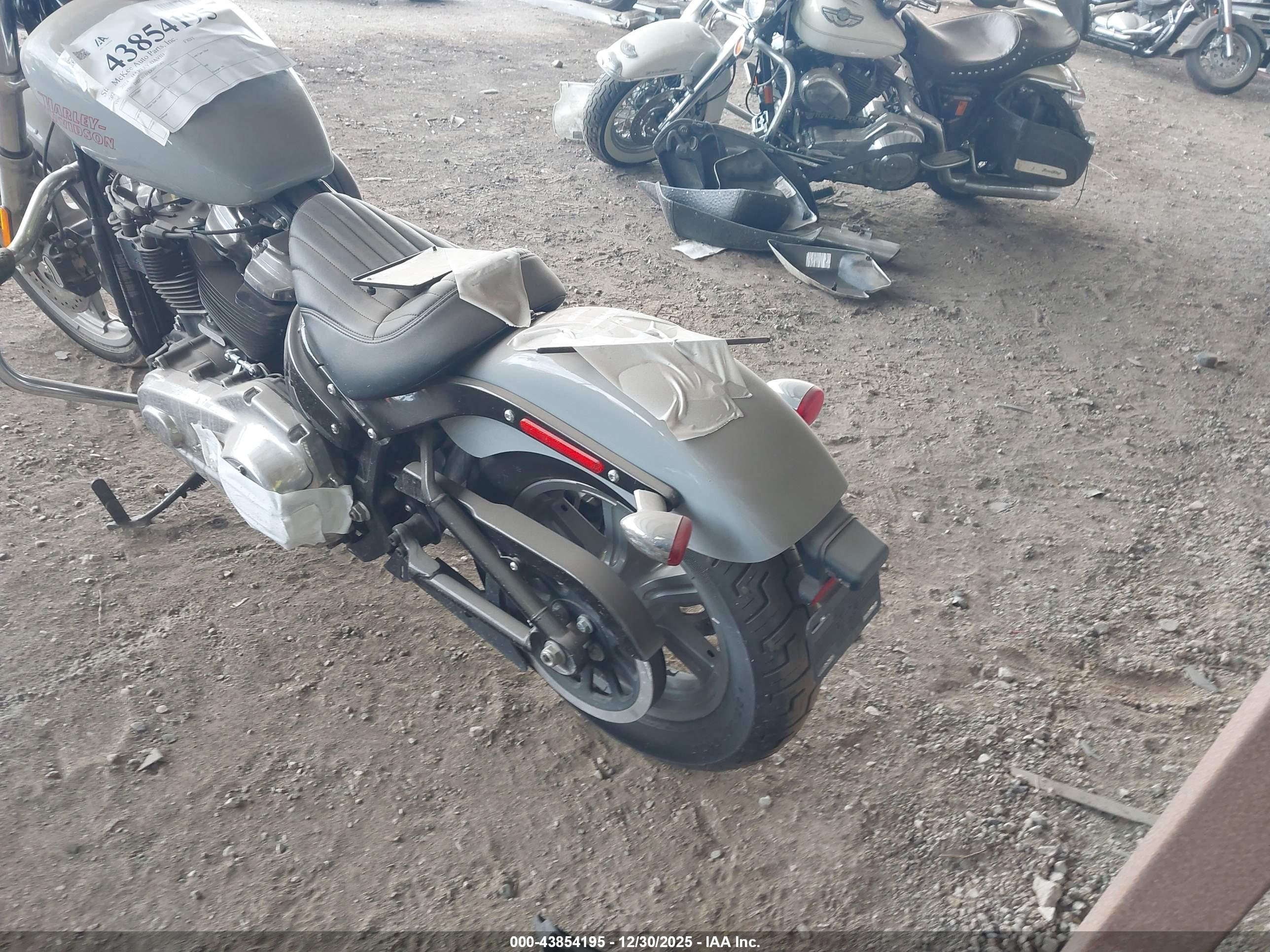 HARLEY-DAVIDSON FXST image 6