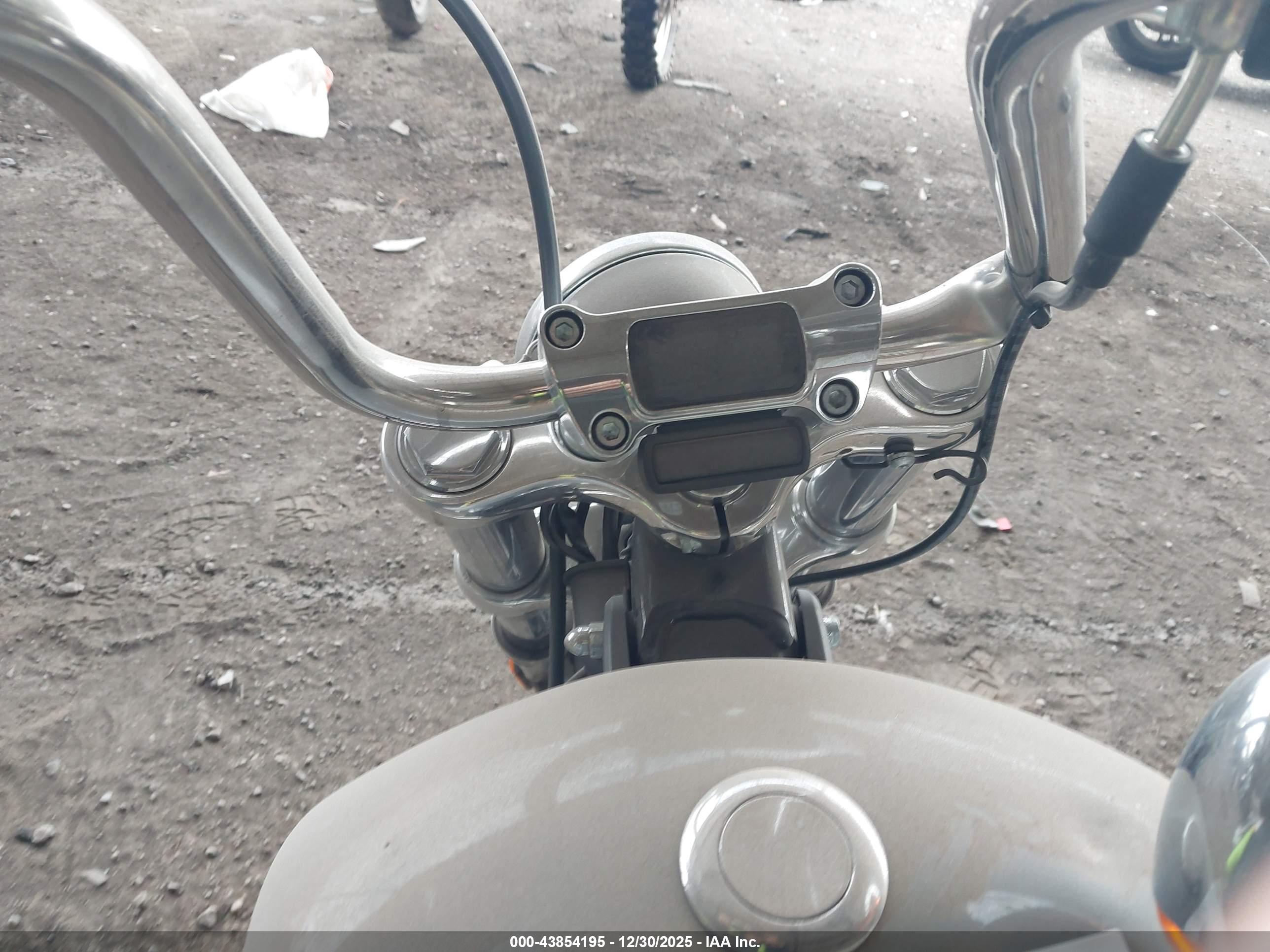 HARLEY-DAVIDSON FXST image 7