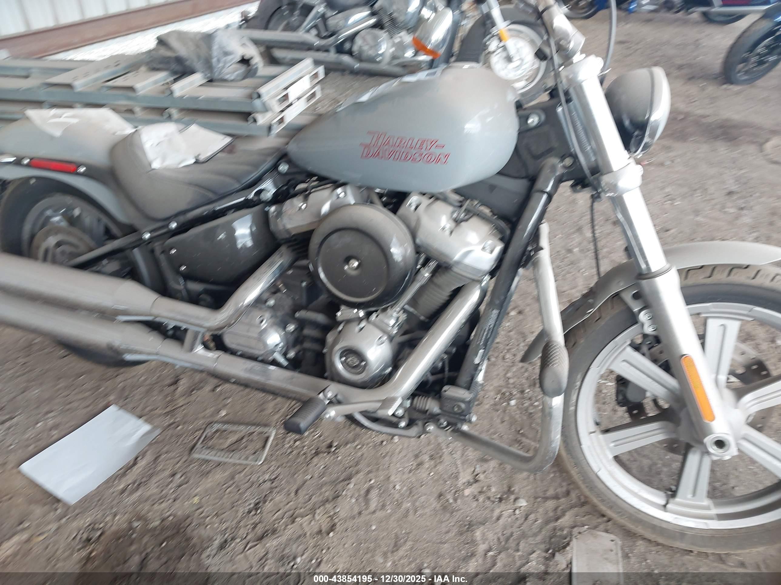 HARLEY-DAVIDSON FXST image 8
