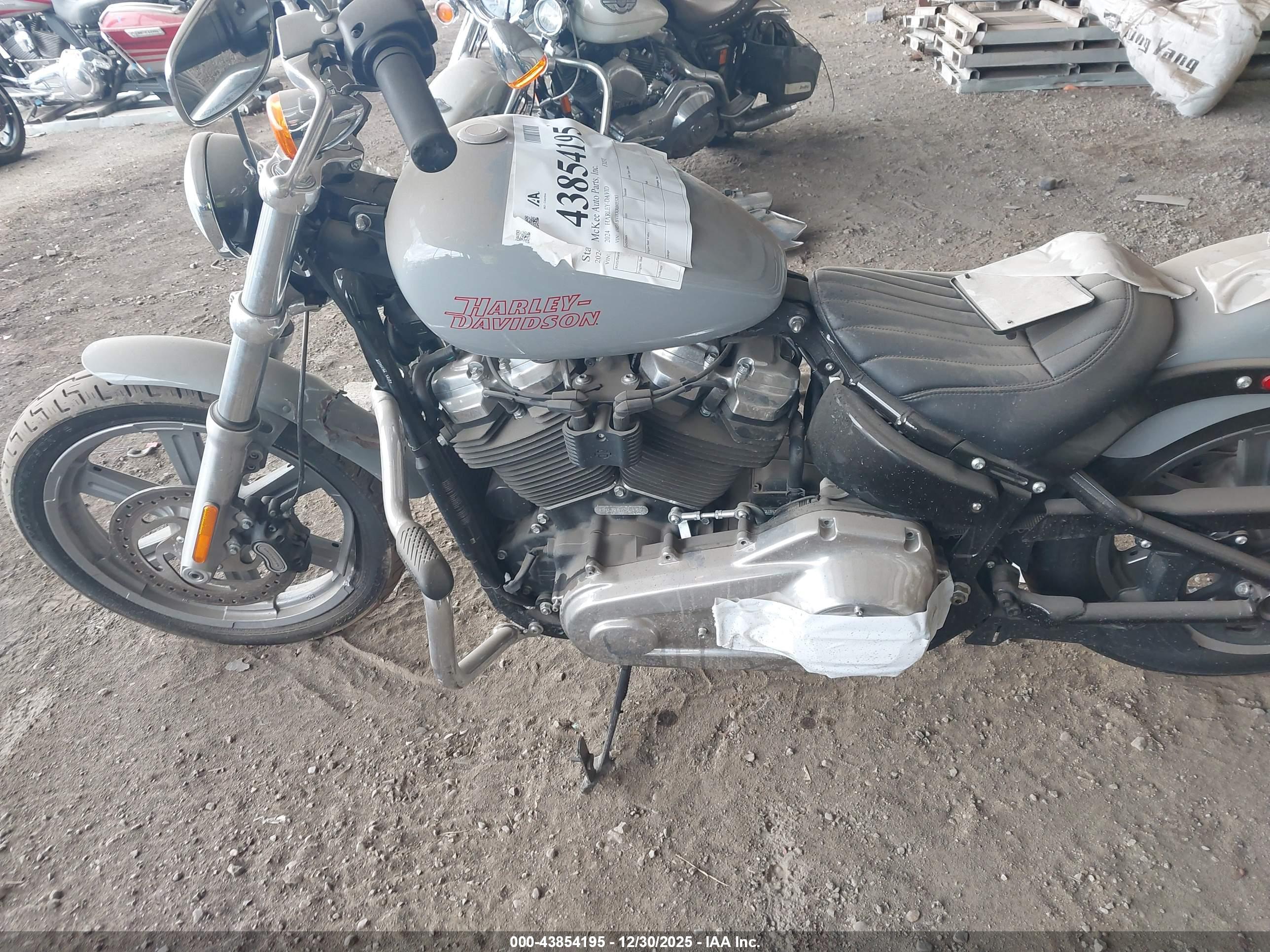 HARLEY-DAVIDSON FXST image 9