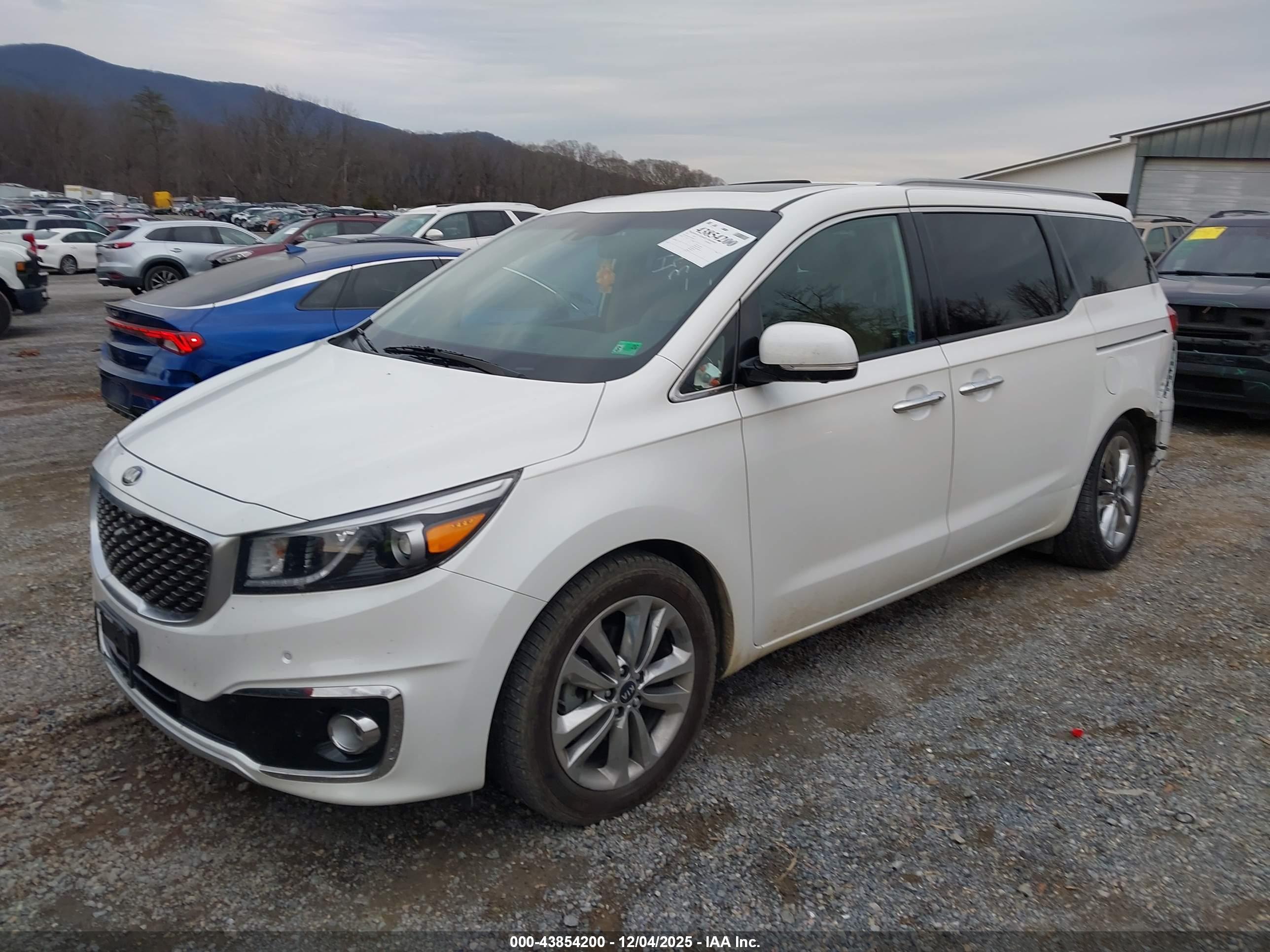 KIA SEDONA image 2