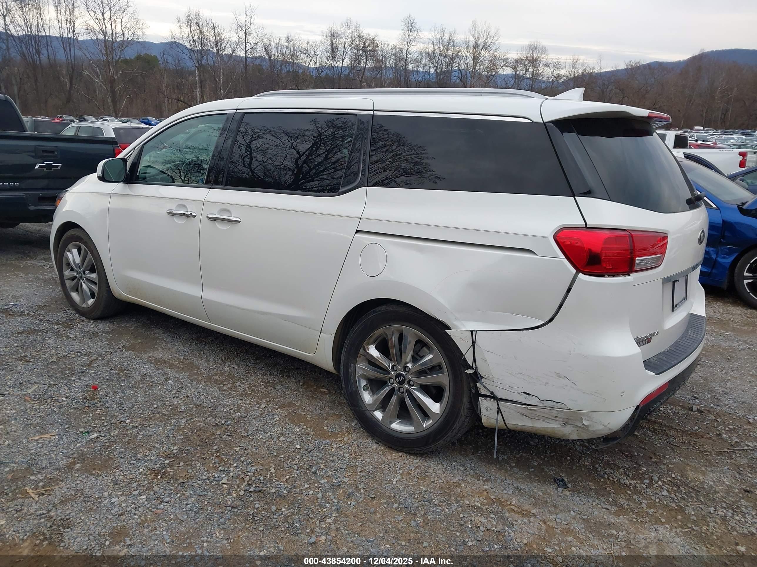 KIA SEDONA image 3