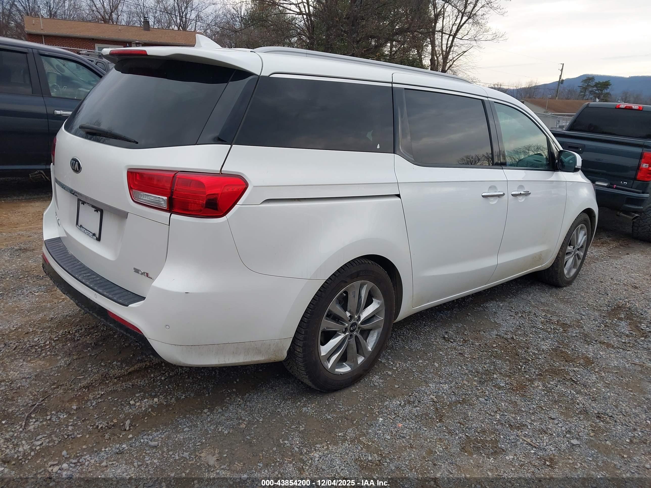 KIA SEDONA image 4