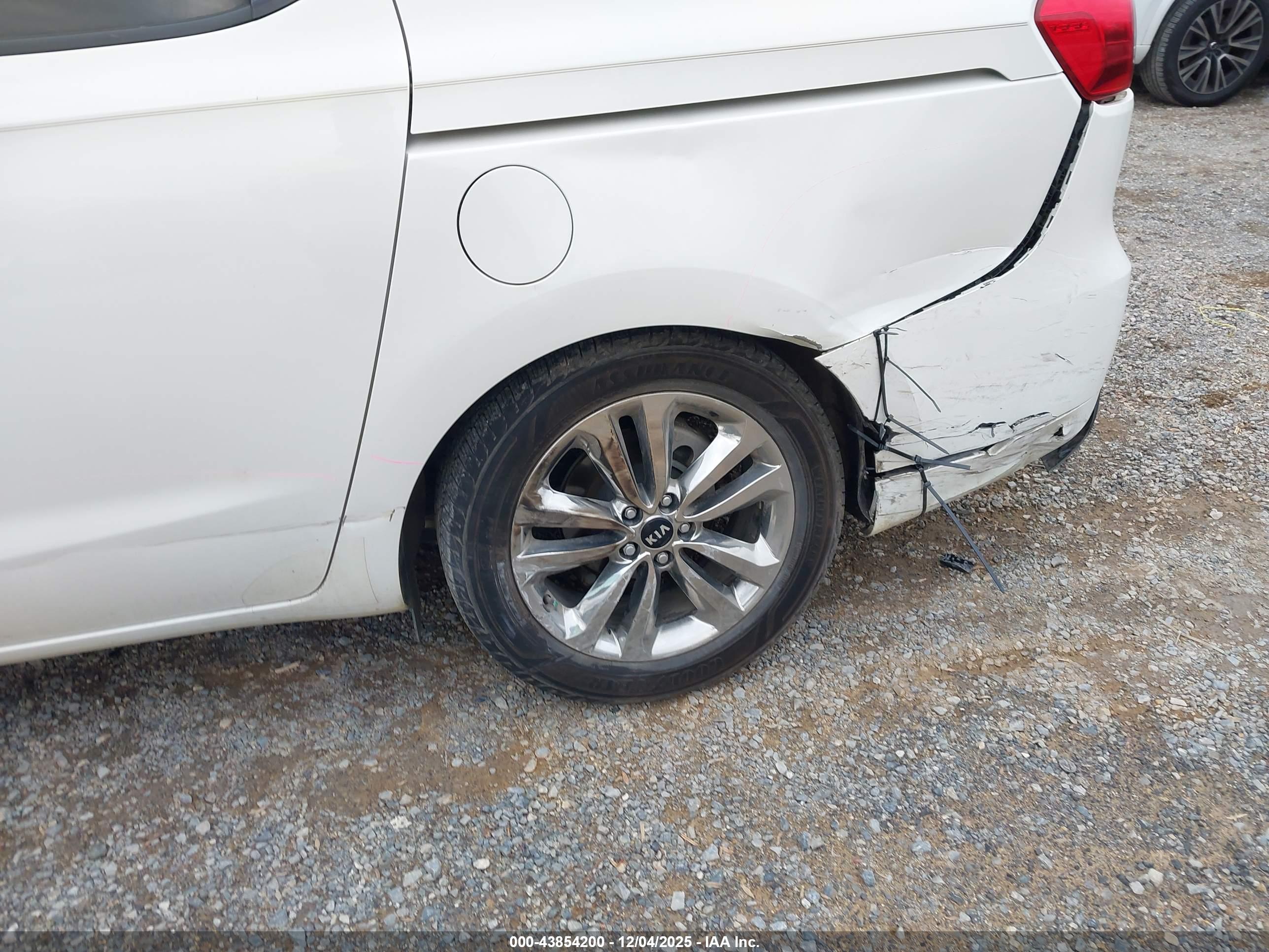 KIA SEDONA image 6