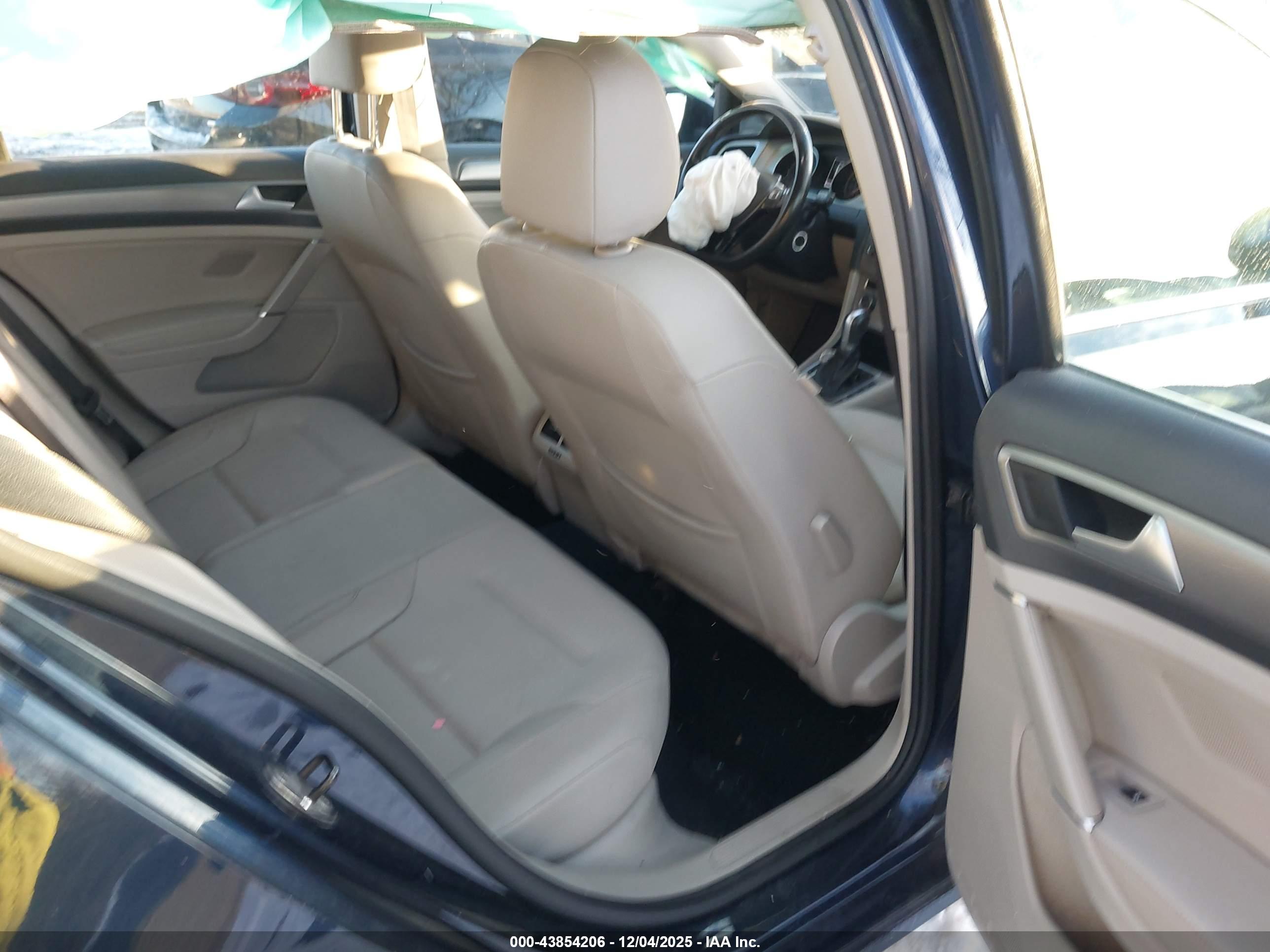 VOLKSWAGEN GOLF image 8