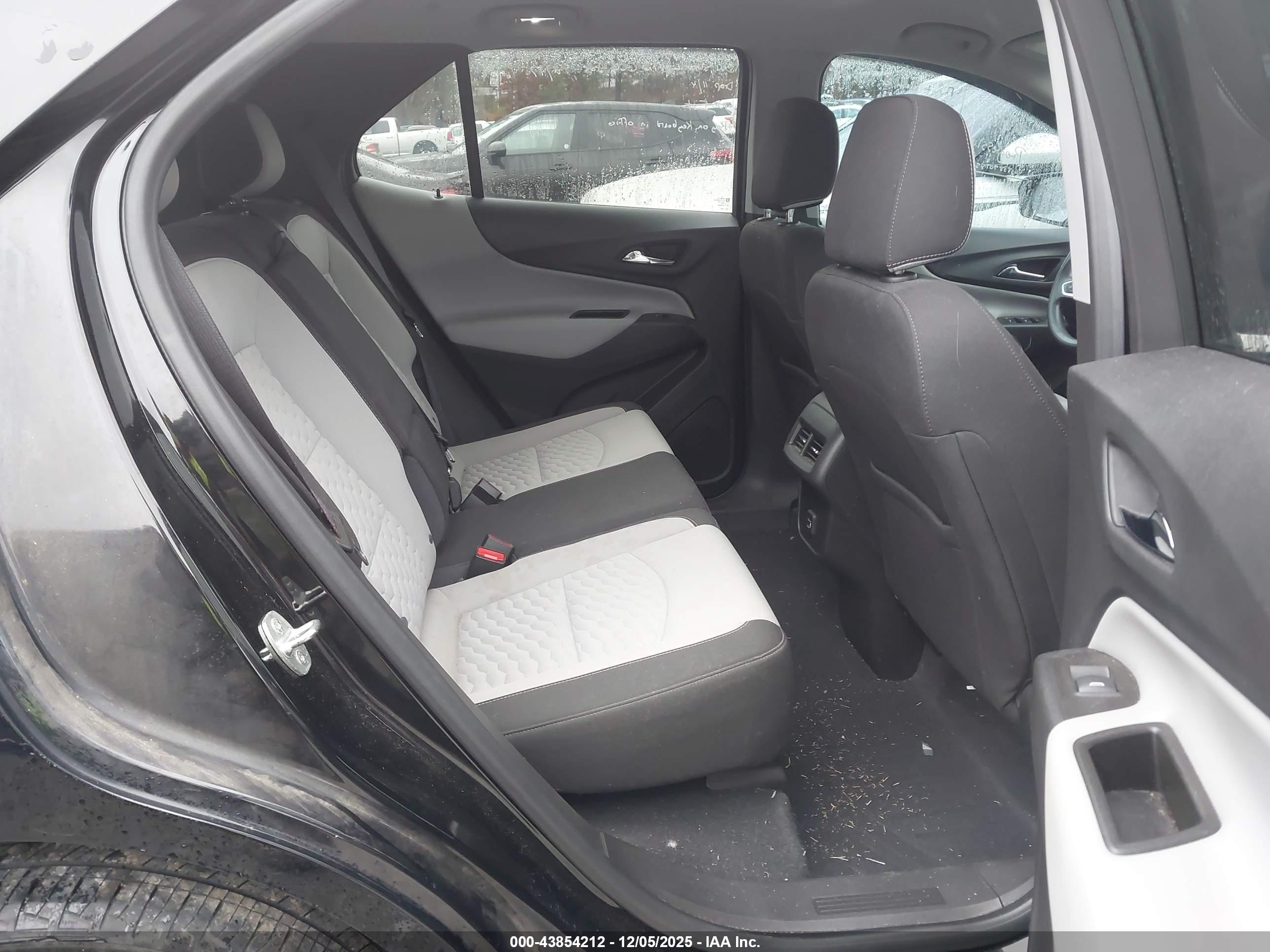 CHEVROLET EQUINOX image 8