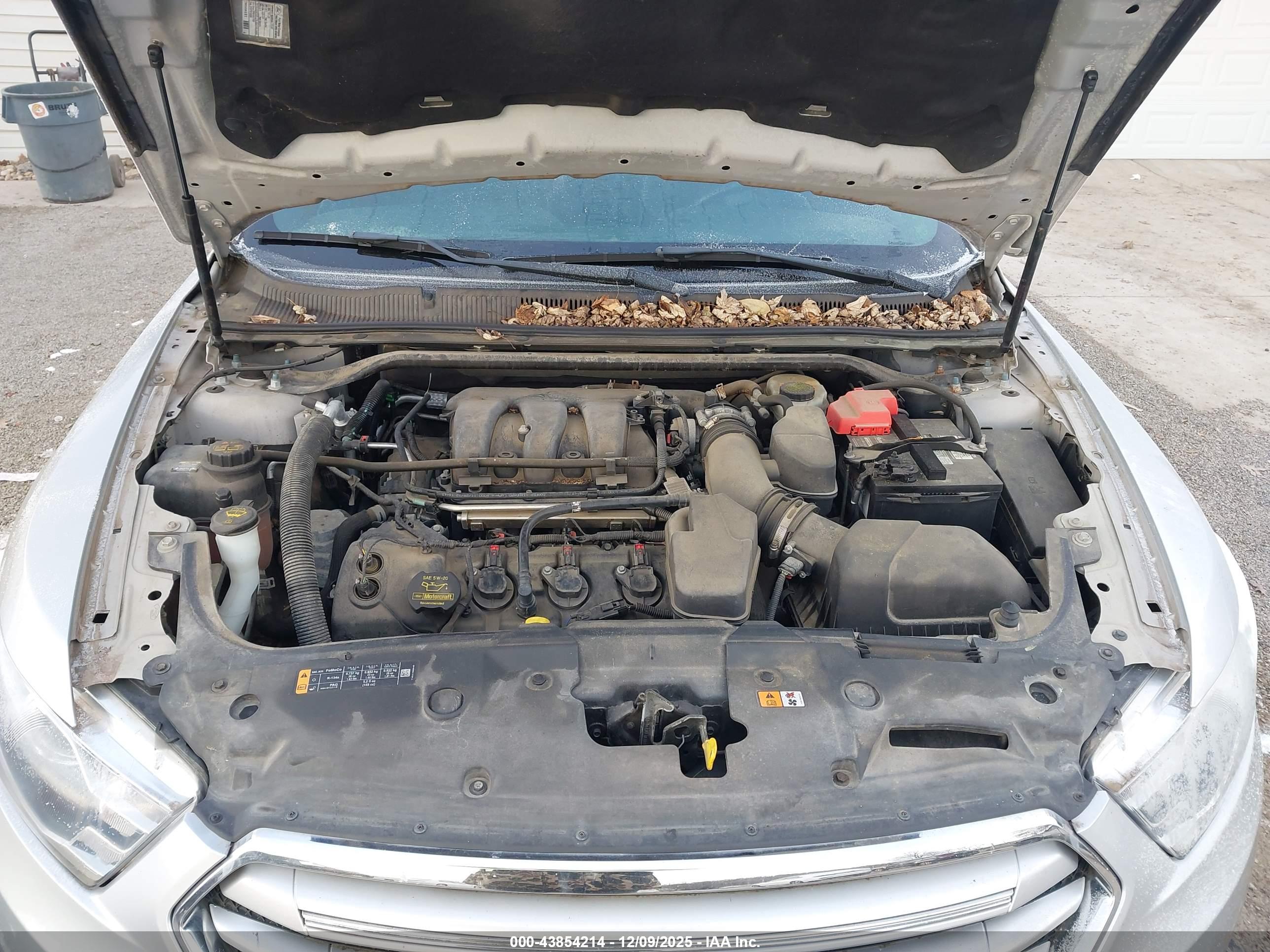 FORD TAURUS image 10