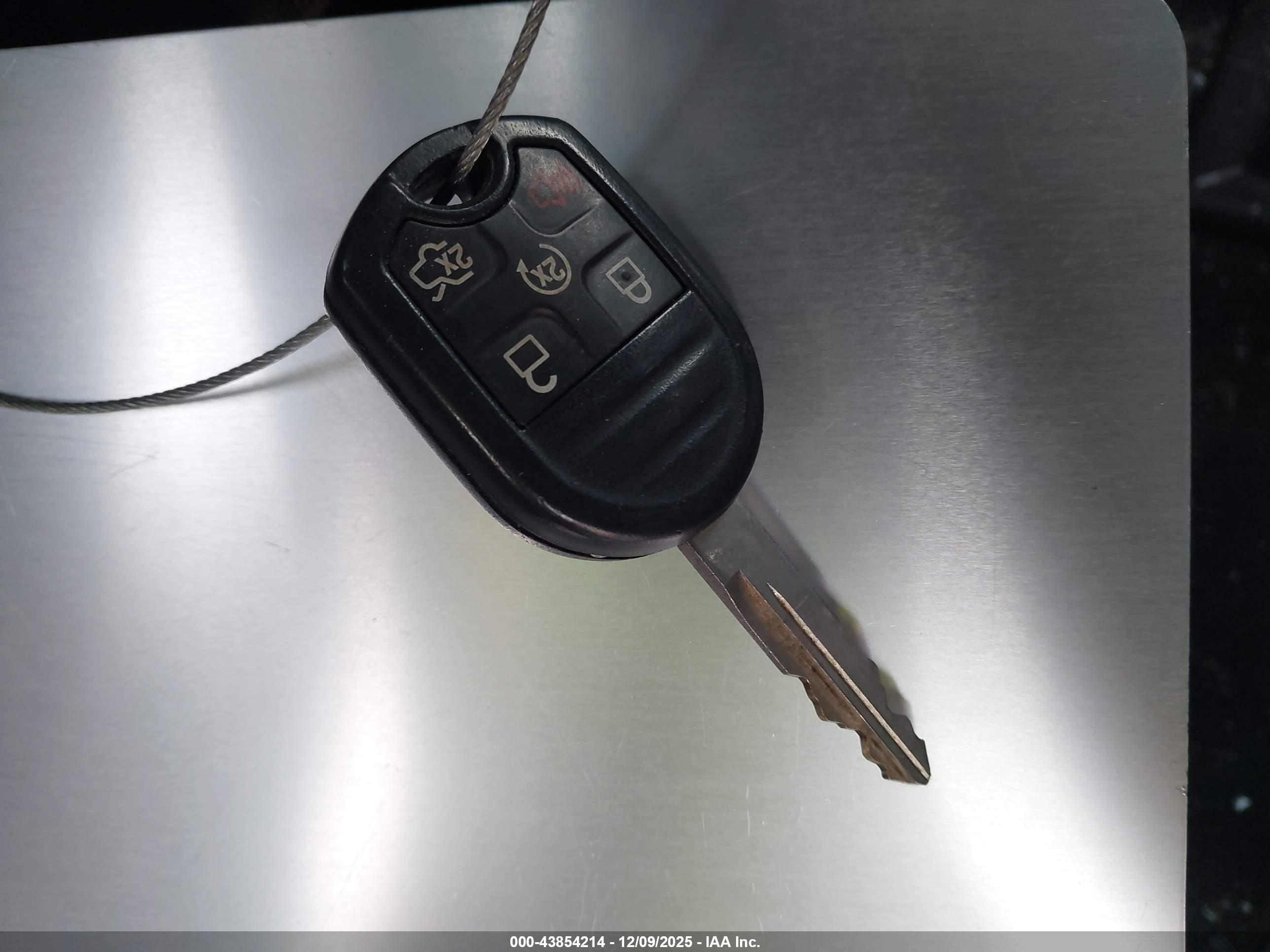 FORD TAURUS image 11
