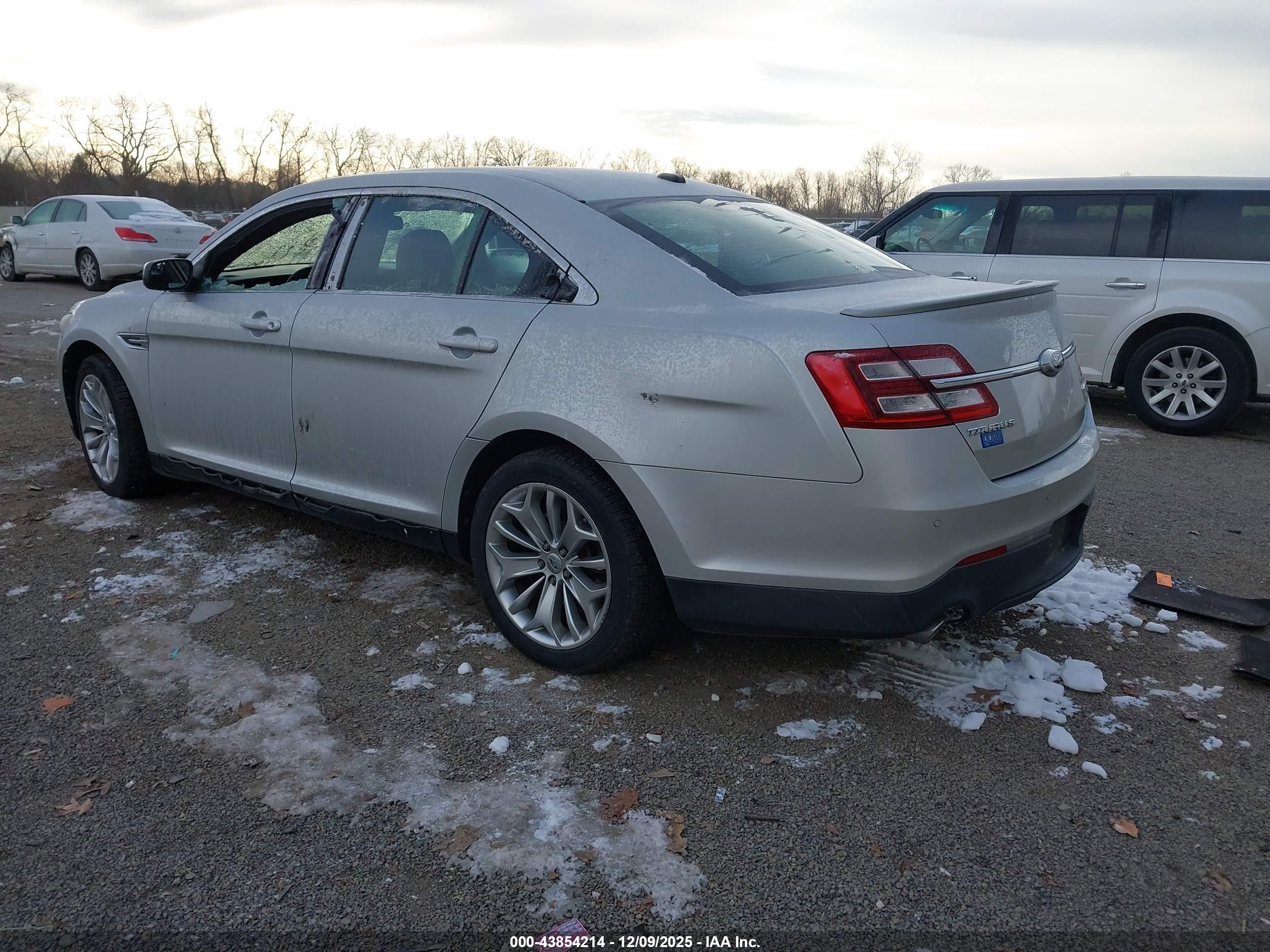 FORD TAURUS image 3