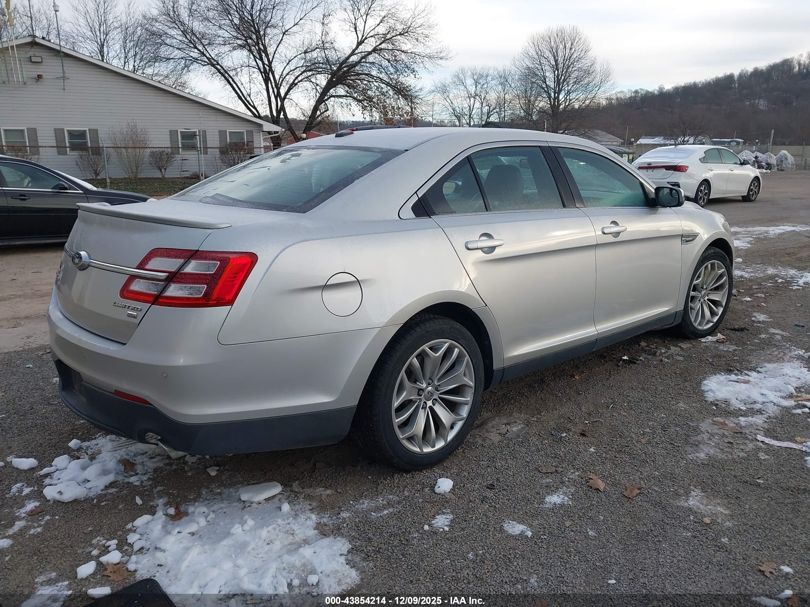FORD TAURUS image 4
