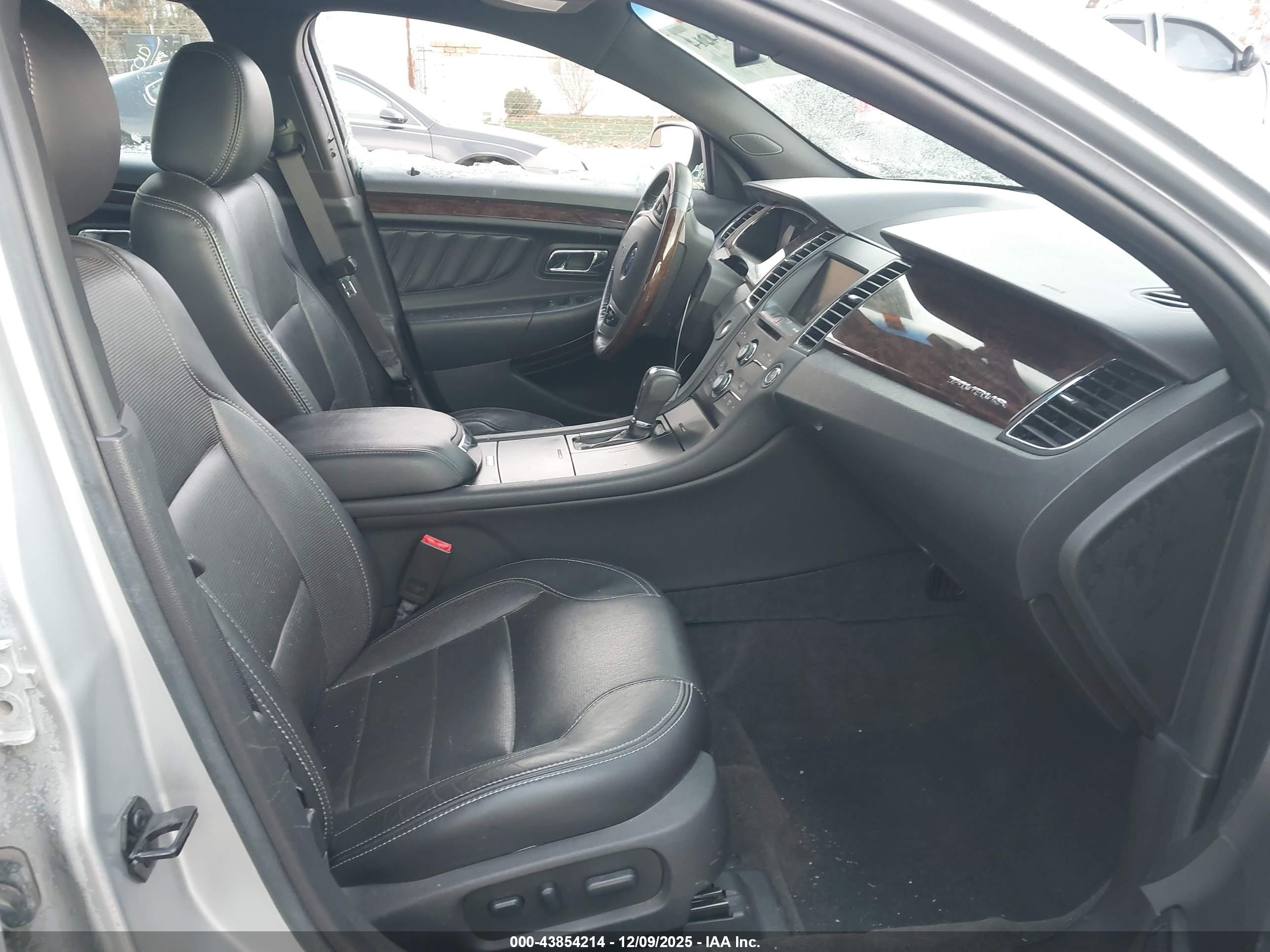FORD TAURUS image 5