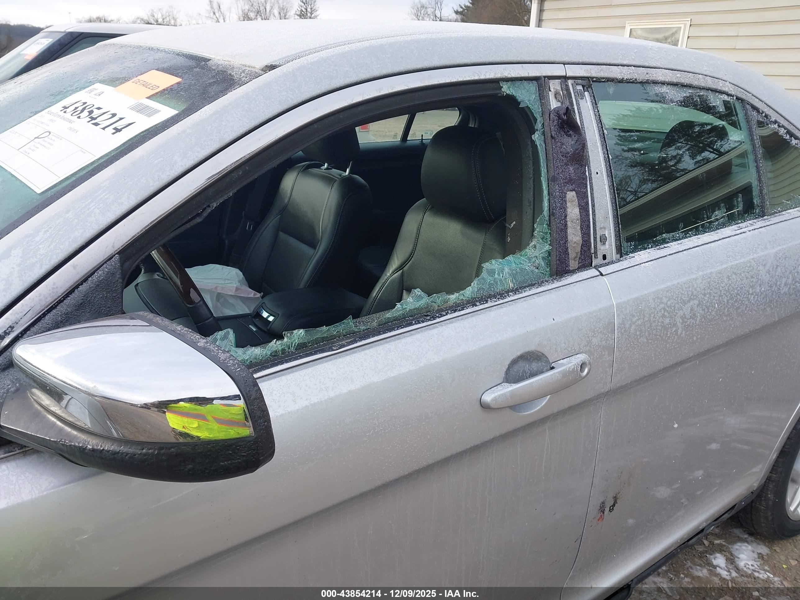 FORD TAURUS image 6