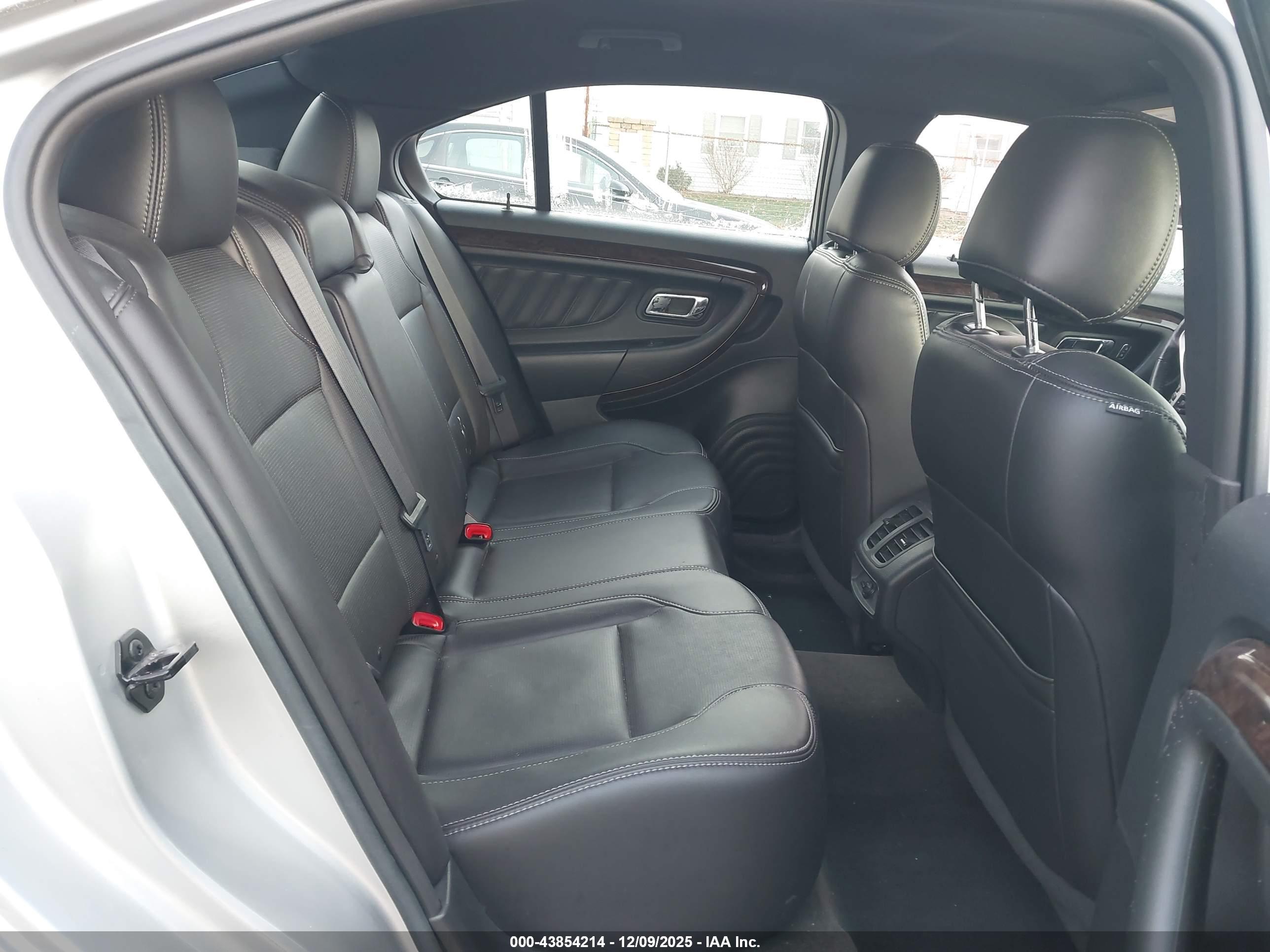 FORD TAURUS image 8
