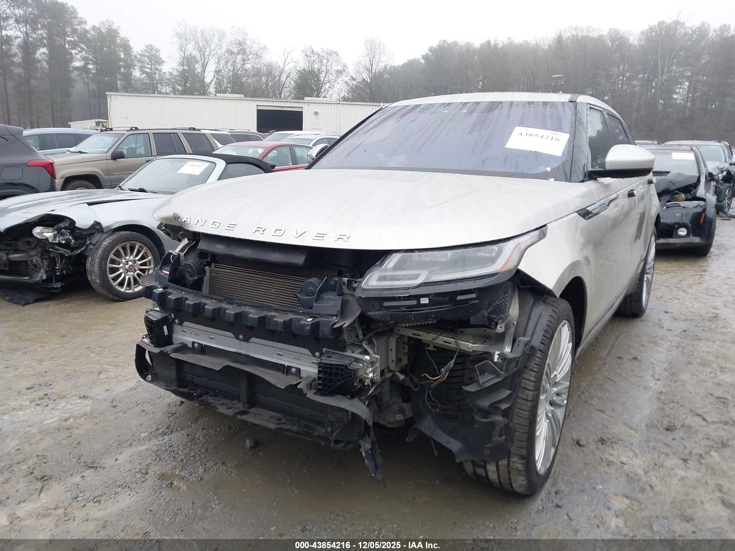 LAND ROVER image 6