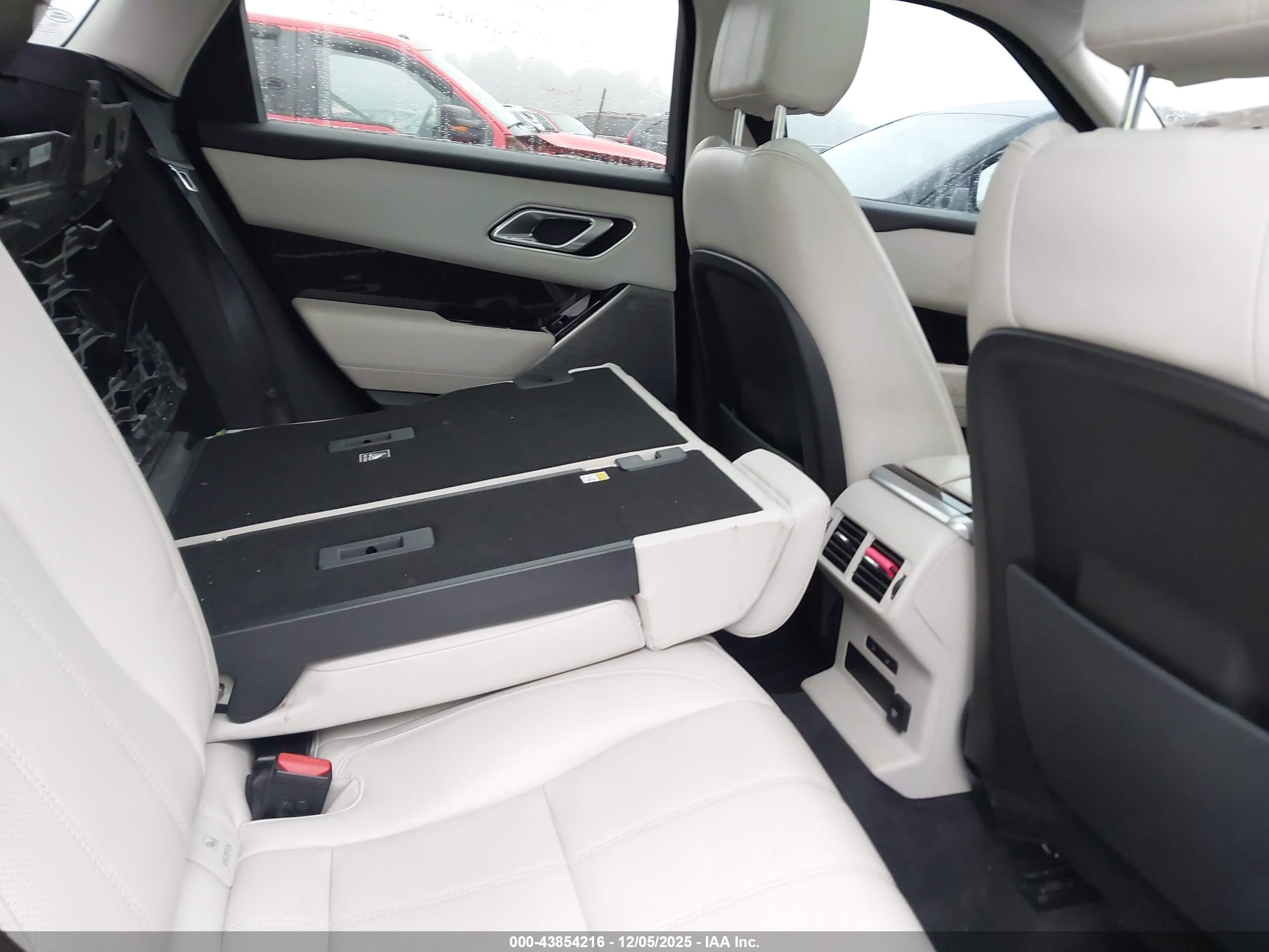 LAND ROVER image 8