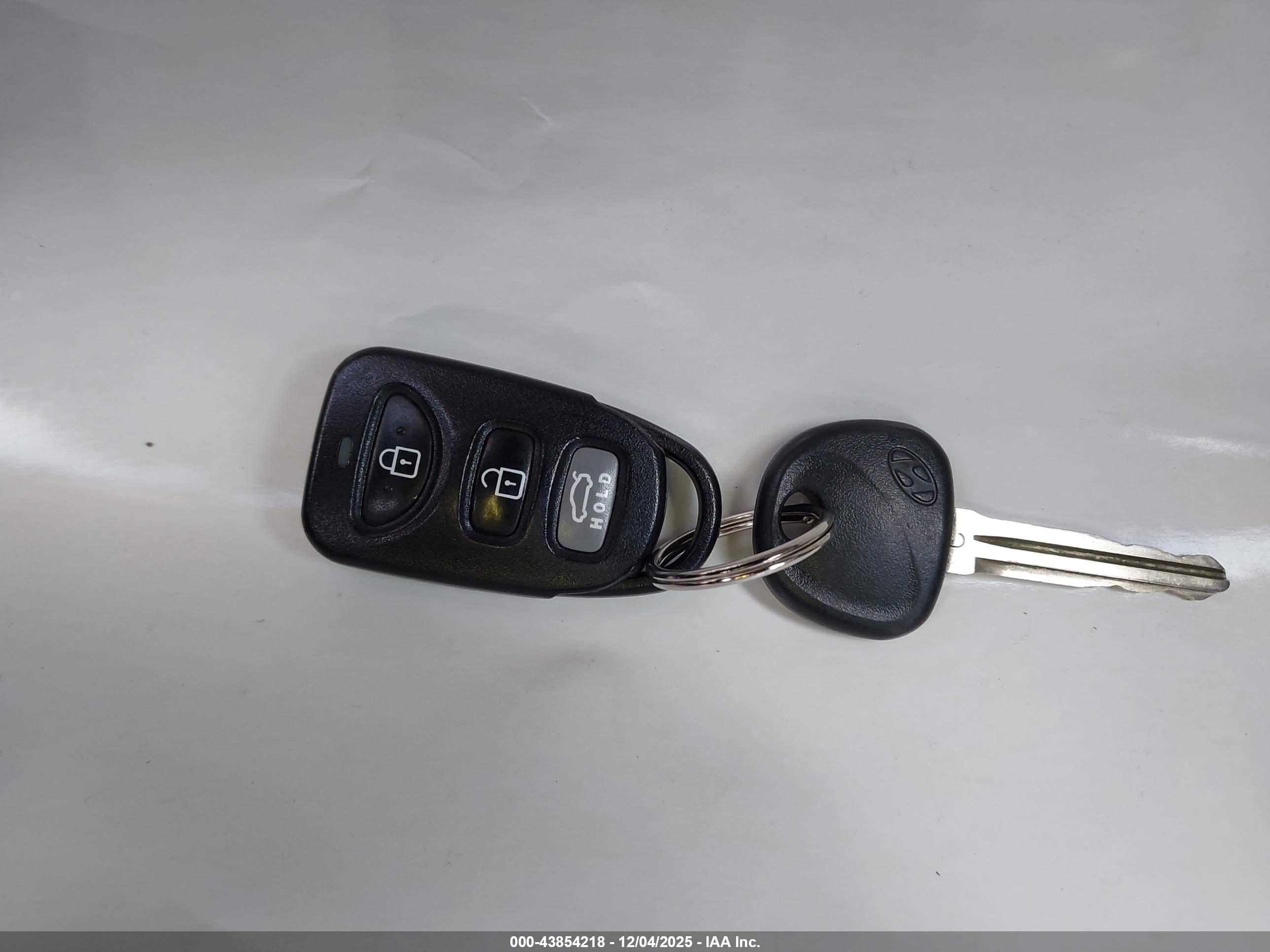 HYUNDAI ELANTRA image 11