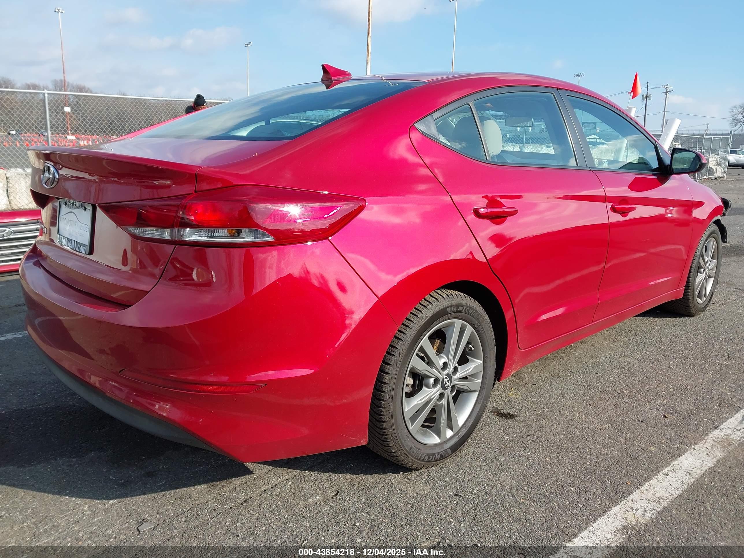 HYUNDAI ELANTRA image 4