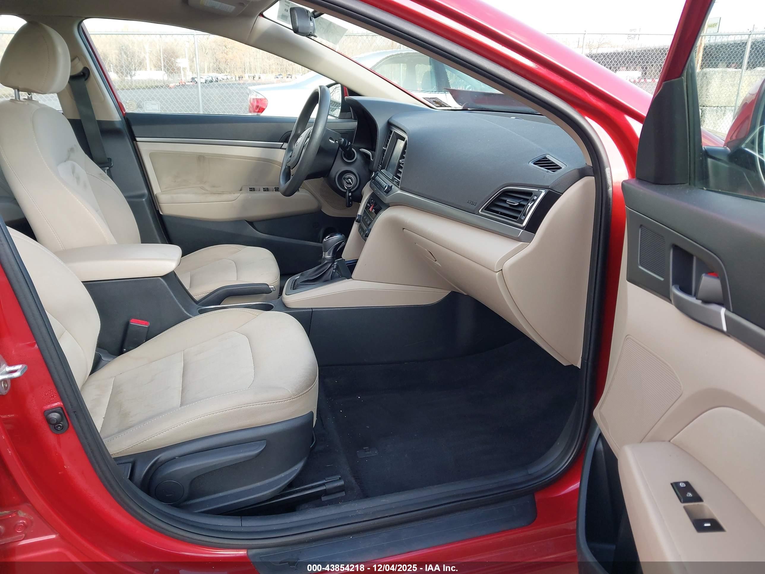 HYUNDAI ELANTRA image 5