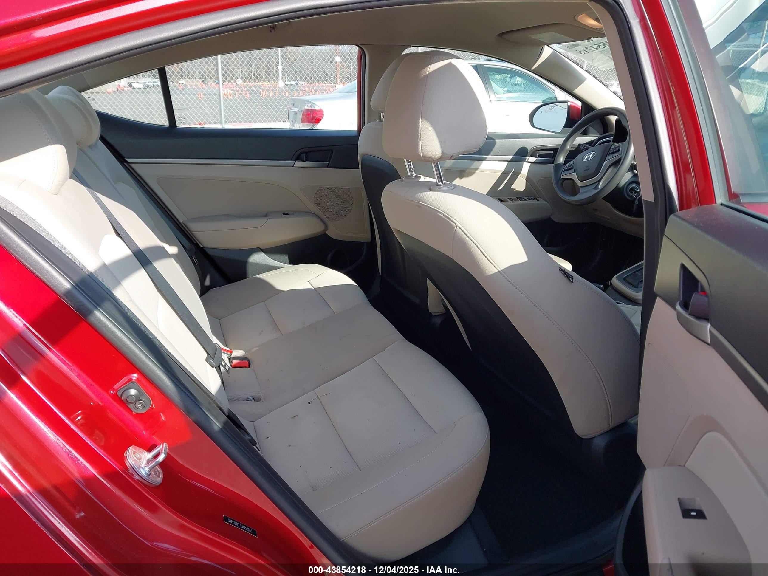 HYUNDAI ELANTRA image 8