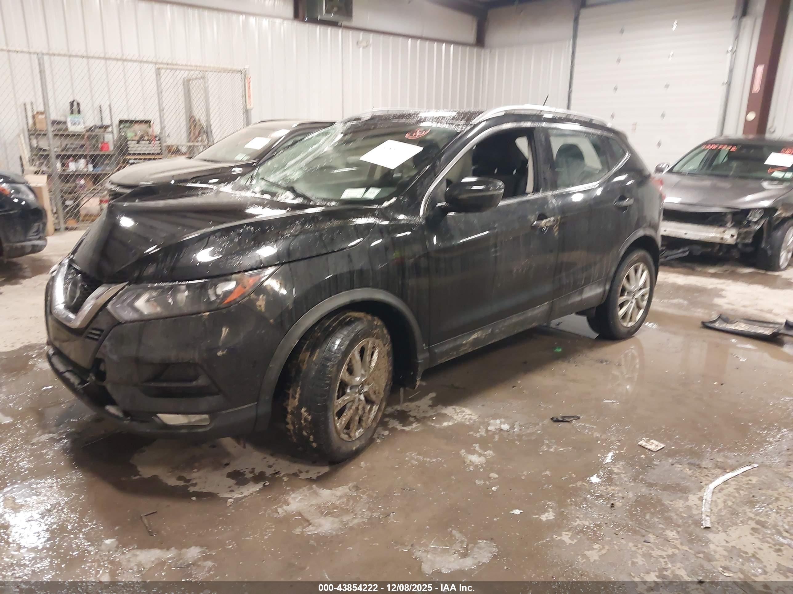 NISSAN ROGUE image 2