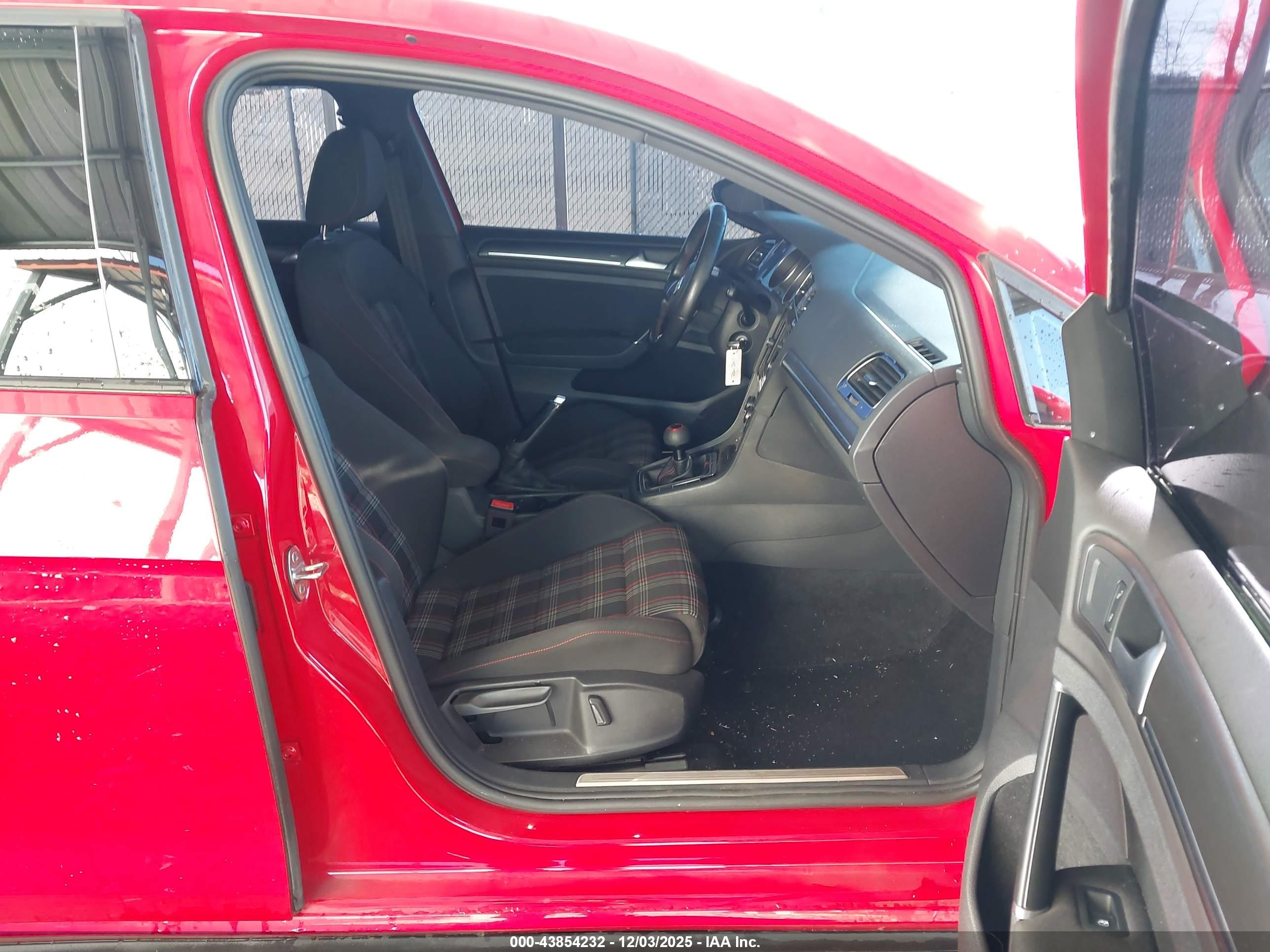 VOLKSWAGEN GOLF image 5