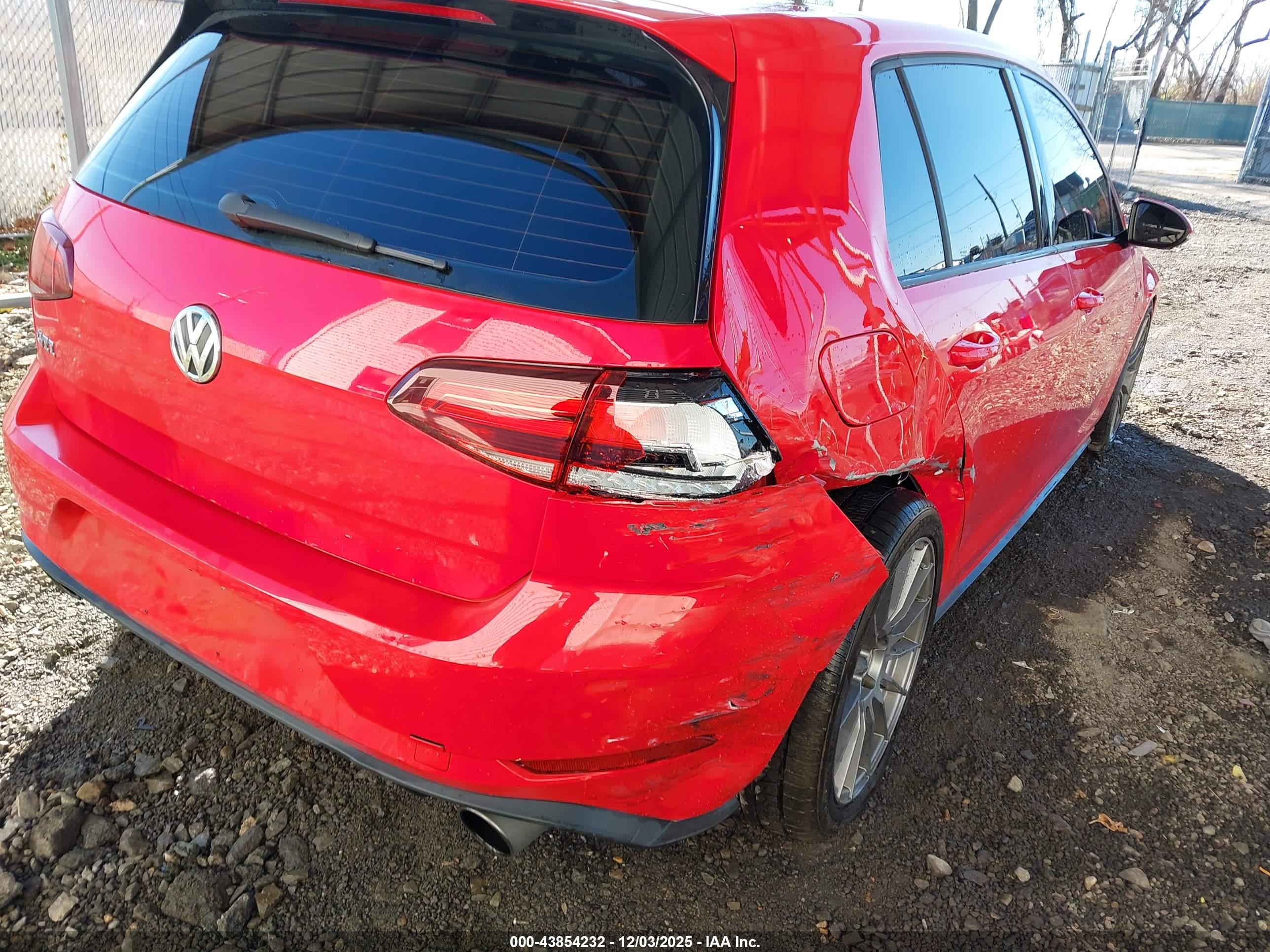 VOLKSWAGEN GOLF image 6