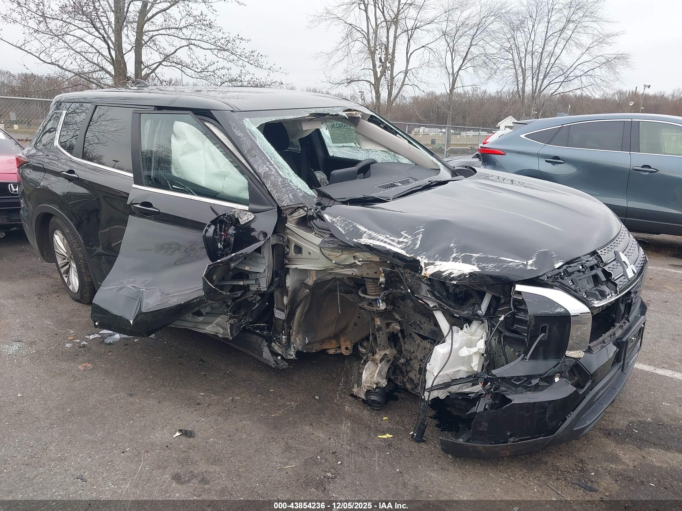 MITSUBISHI OUTLANDER image 6