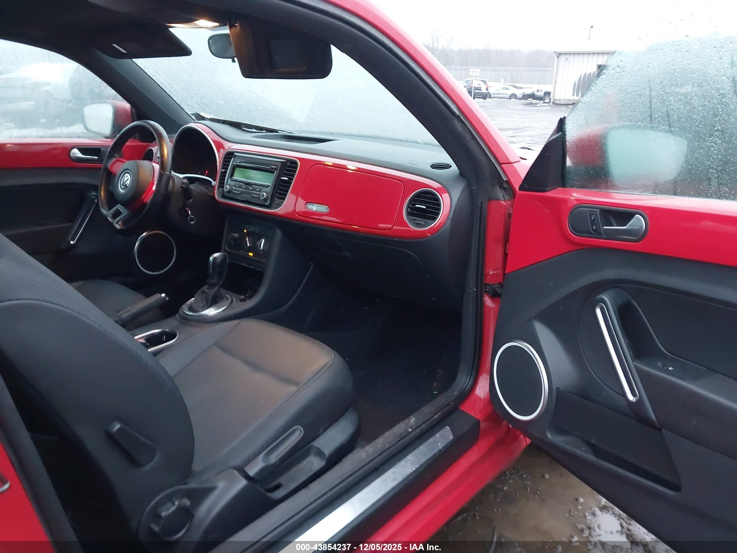 VOLKSWAGEN BEETLE image 5