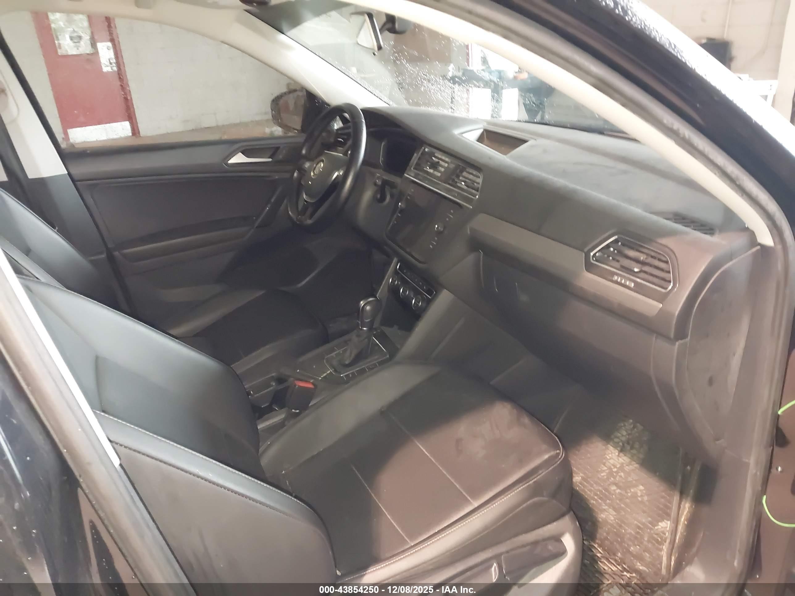 VOLKSWAGEN TIGUAN image 5