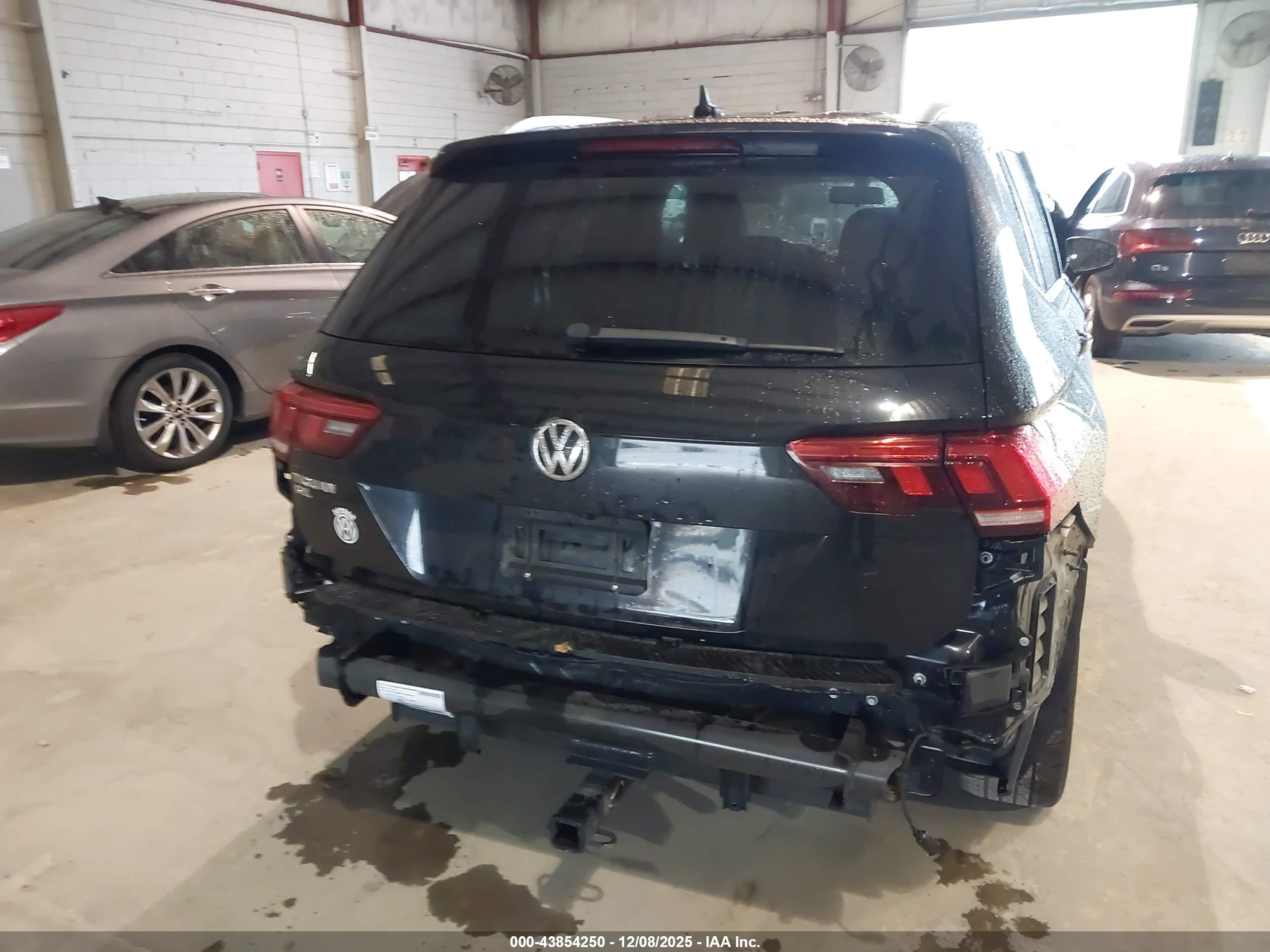 VOLKSWAGEN TIGUAN image 6