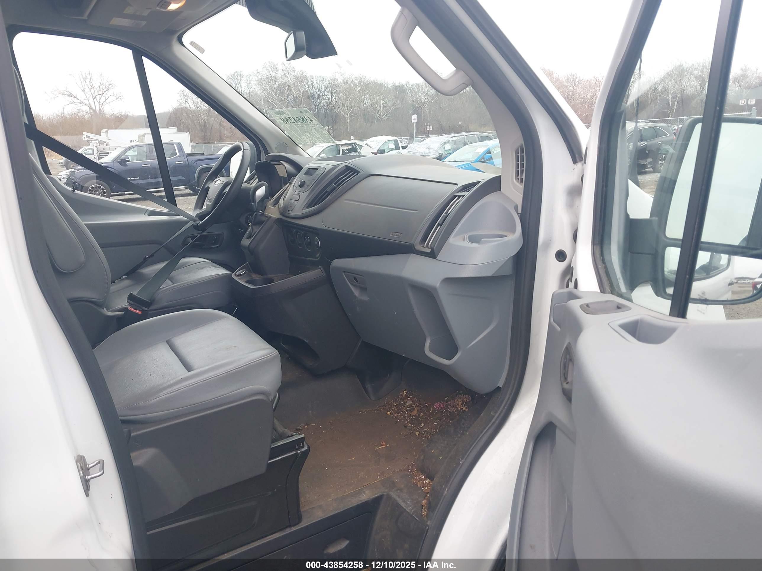 FORD TRANSIT-250 image 5