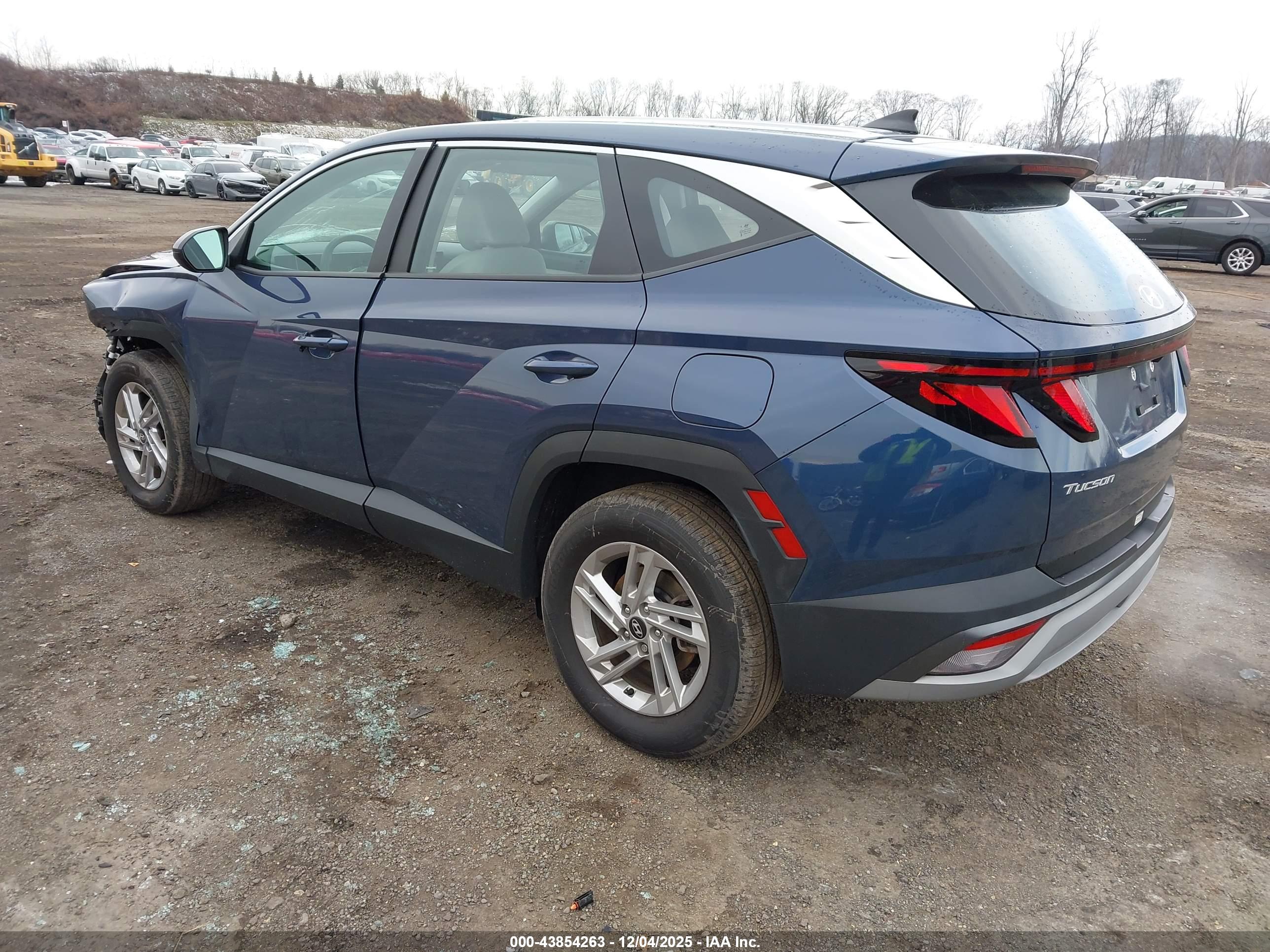 HYUNDAI TUCSON image 3