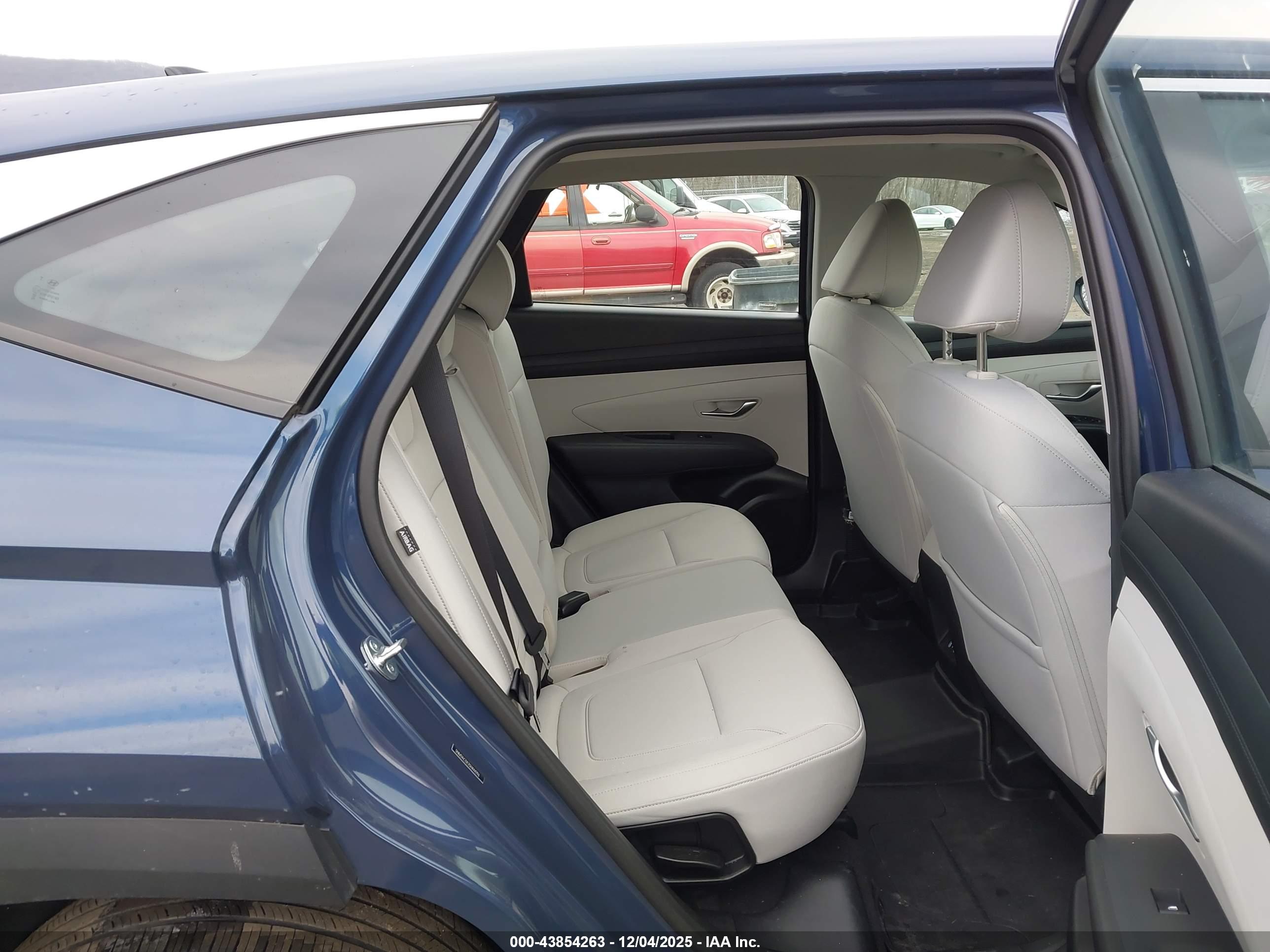 HYUNDAI TUCSON image 8