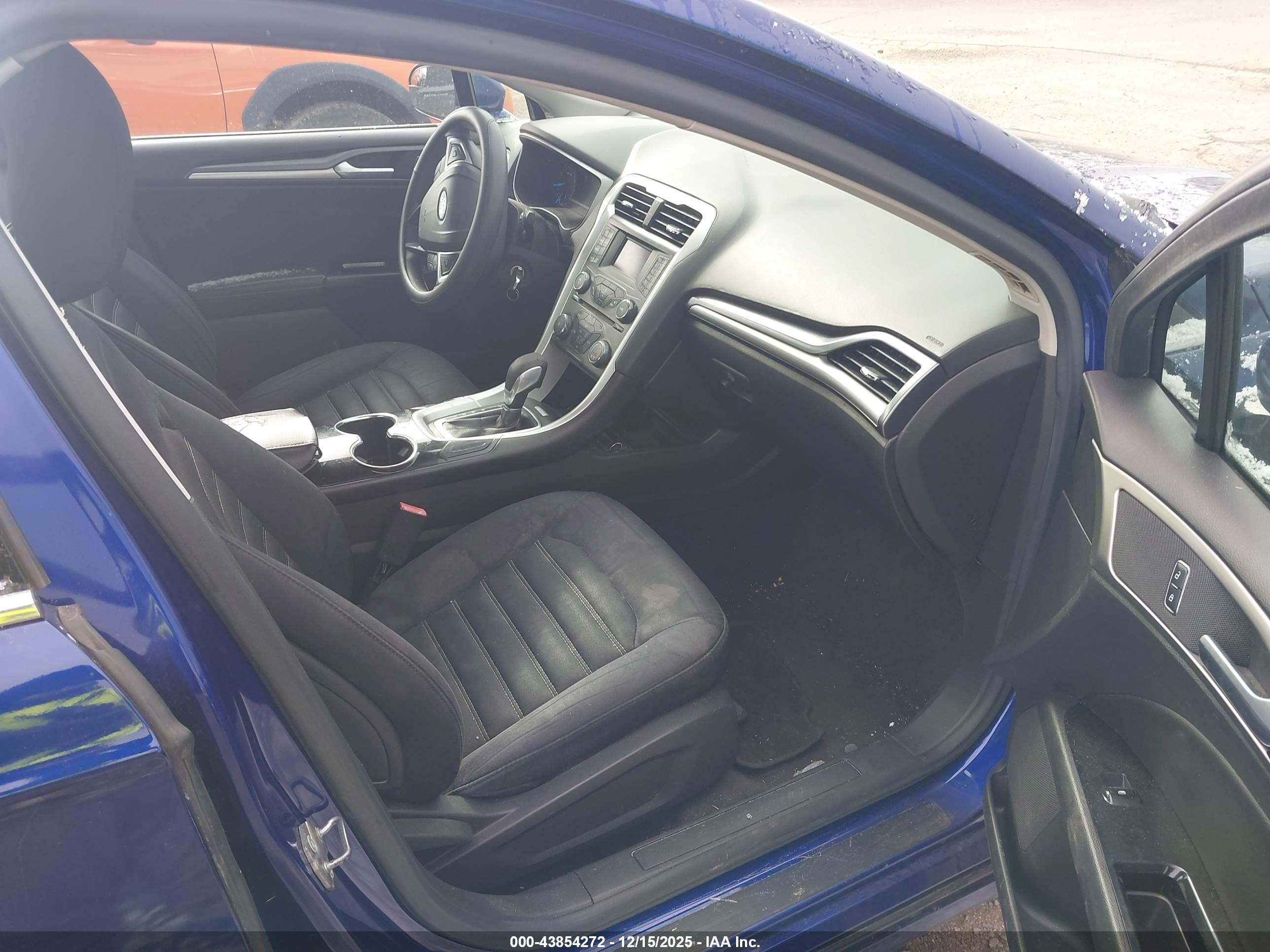 FORD FUSION image 5