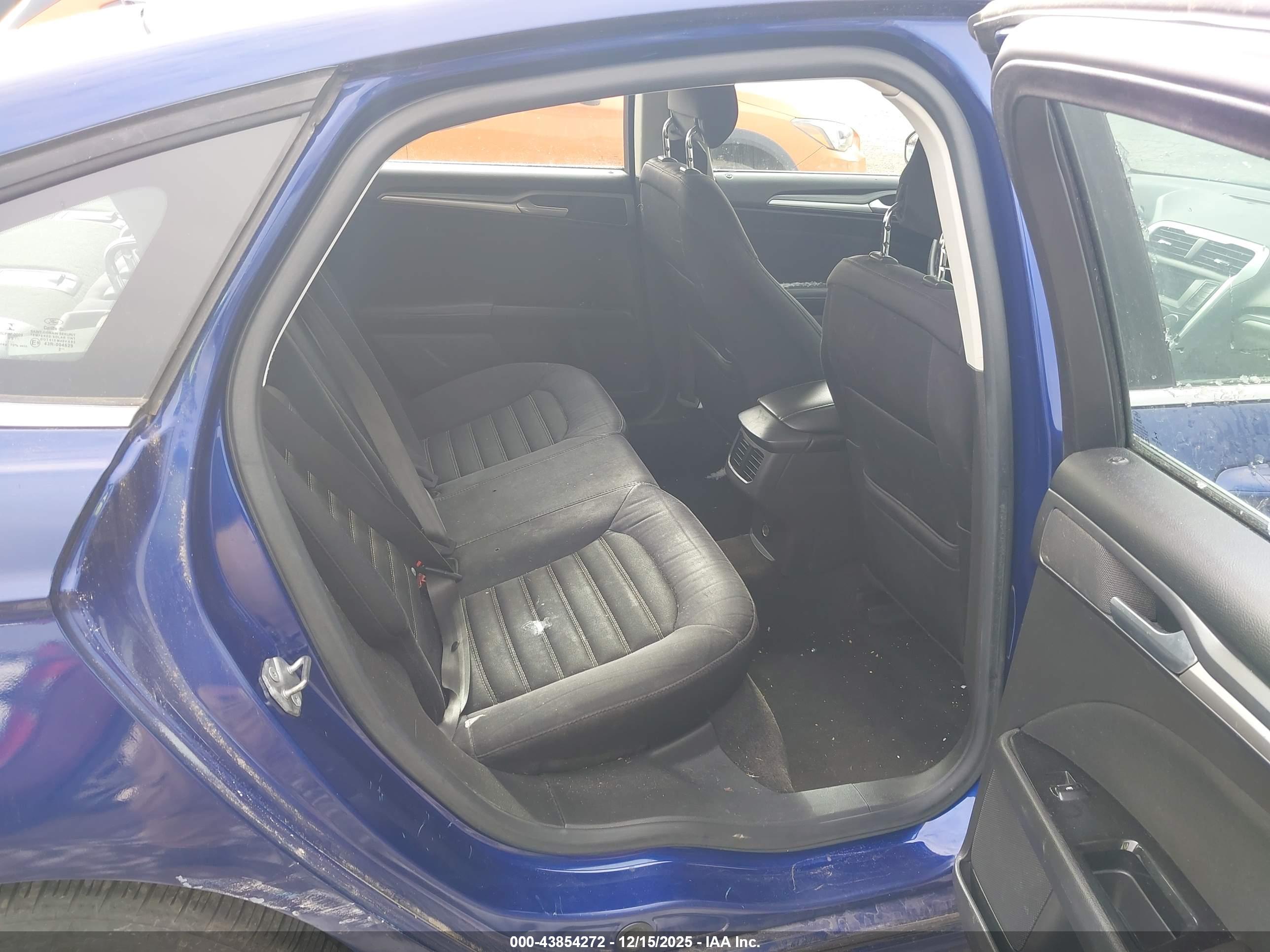 FORD FUSION image 8