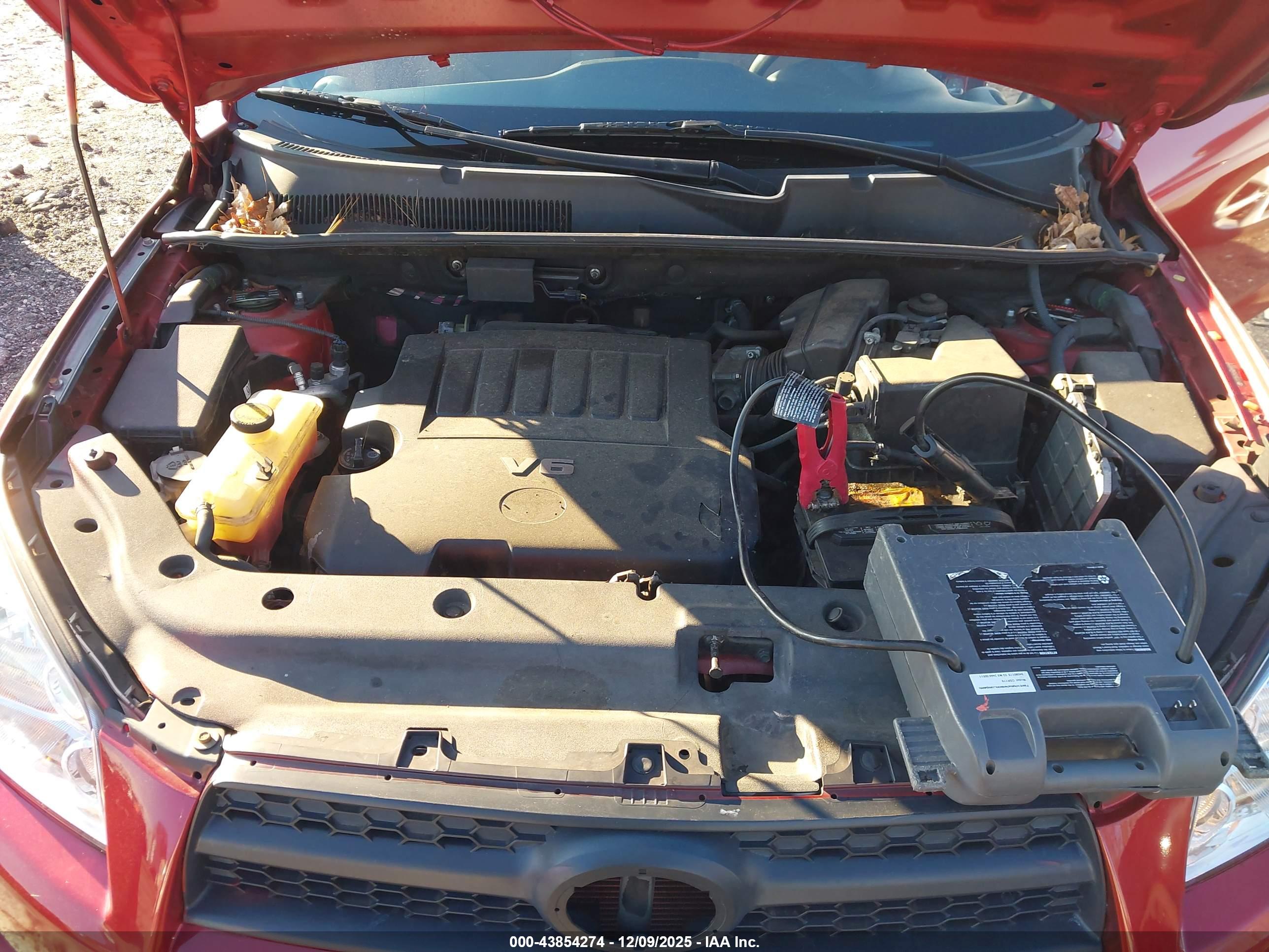 TOYOTA RAV4 image 10