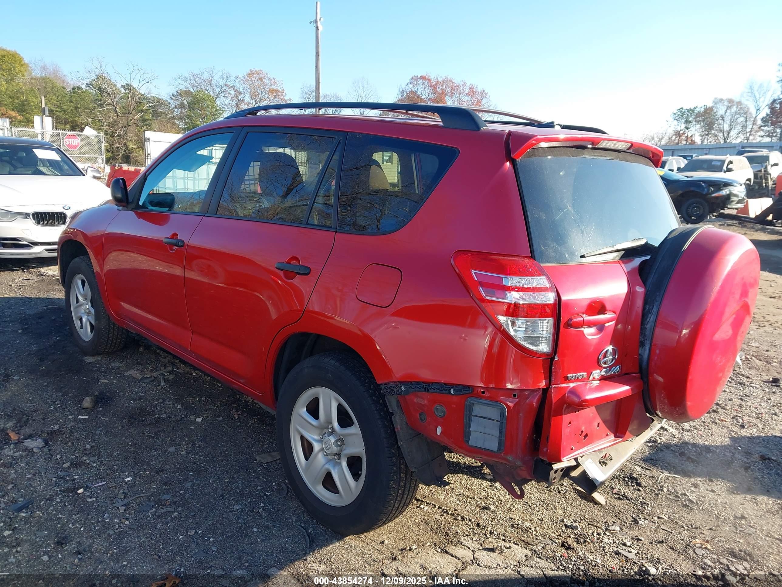 TOYOTA RAV4 image 3