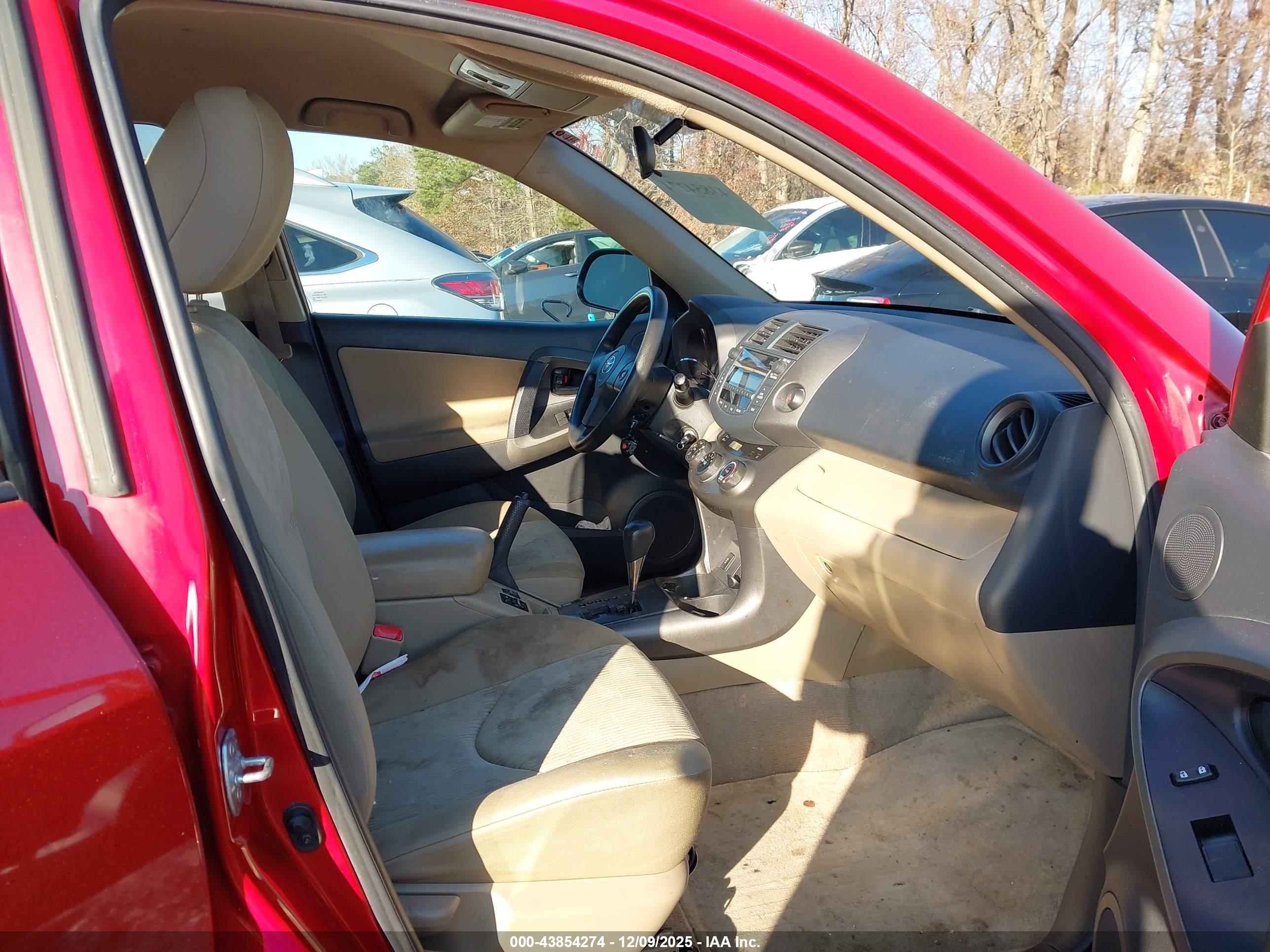 TOYOTA RAV4 image 5