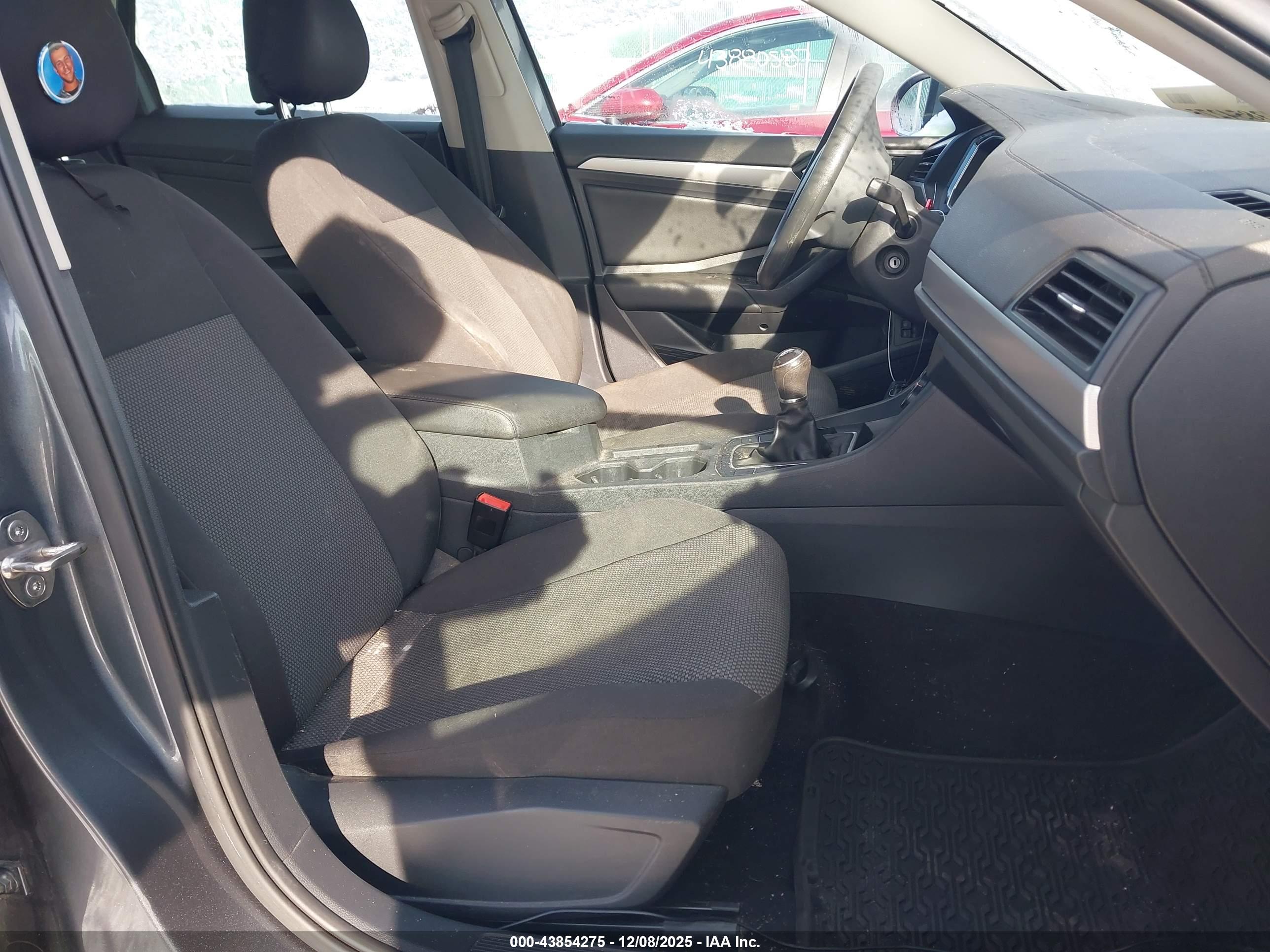 VOLKSWAGEN JETTA image 5