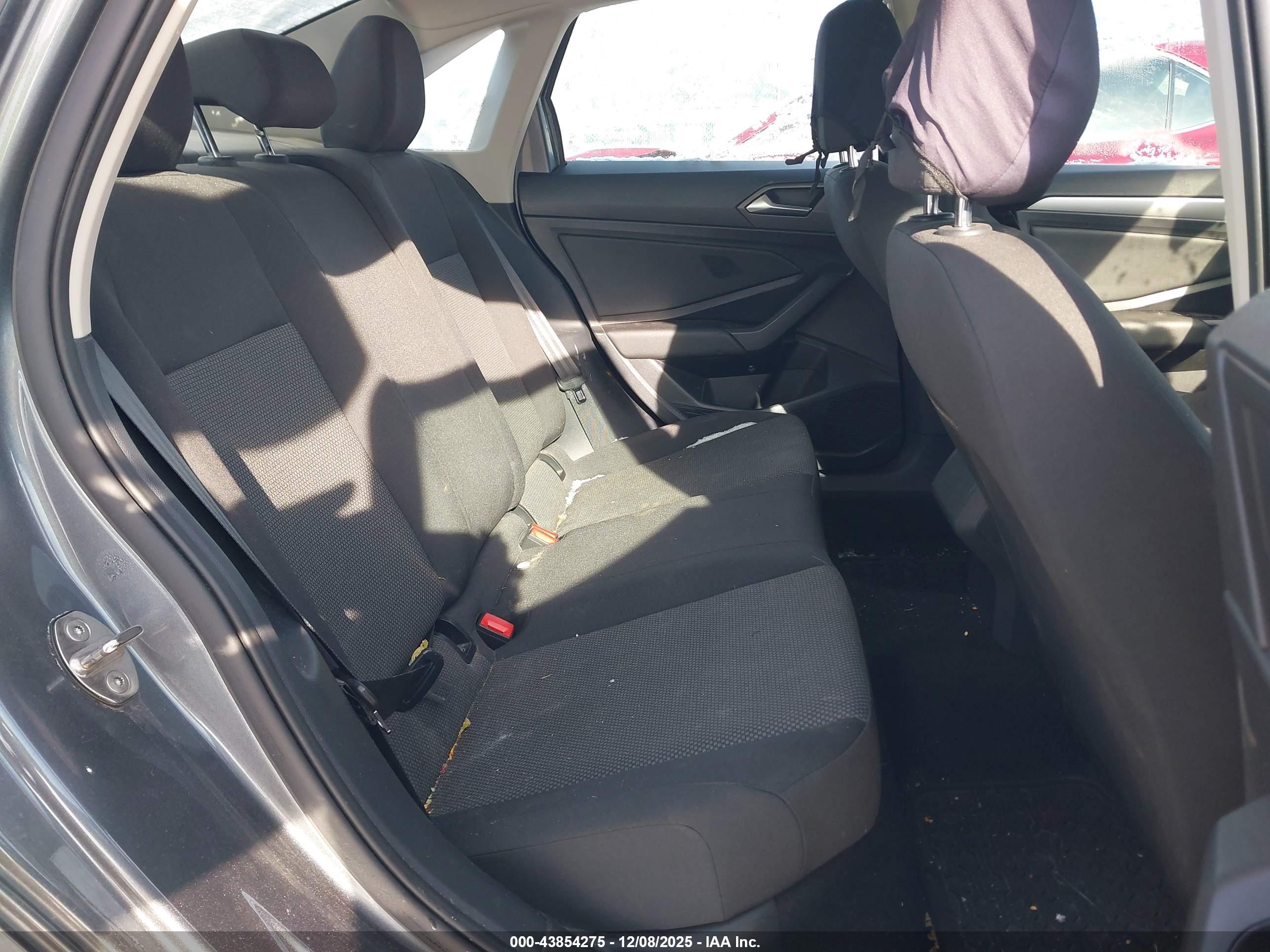 VOLKSWAGEN JETTA image 8