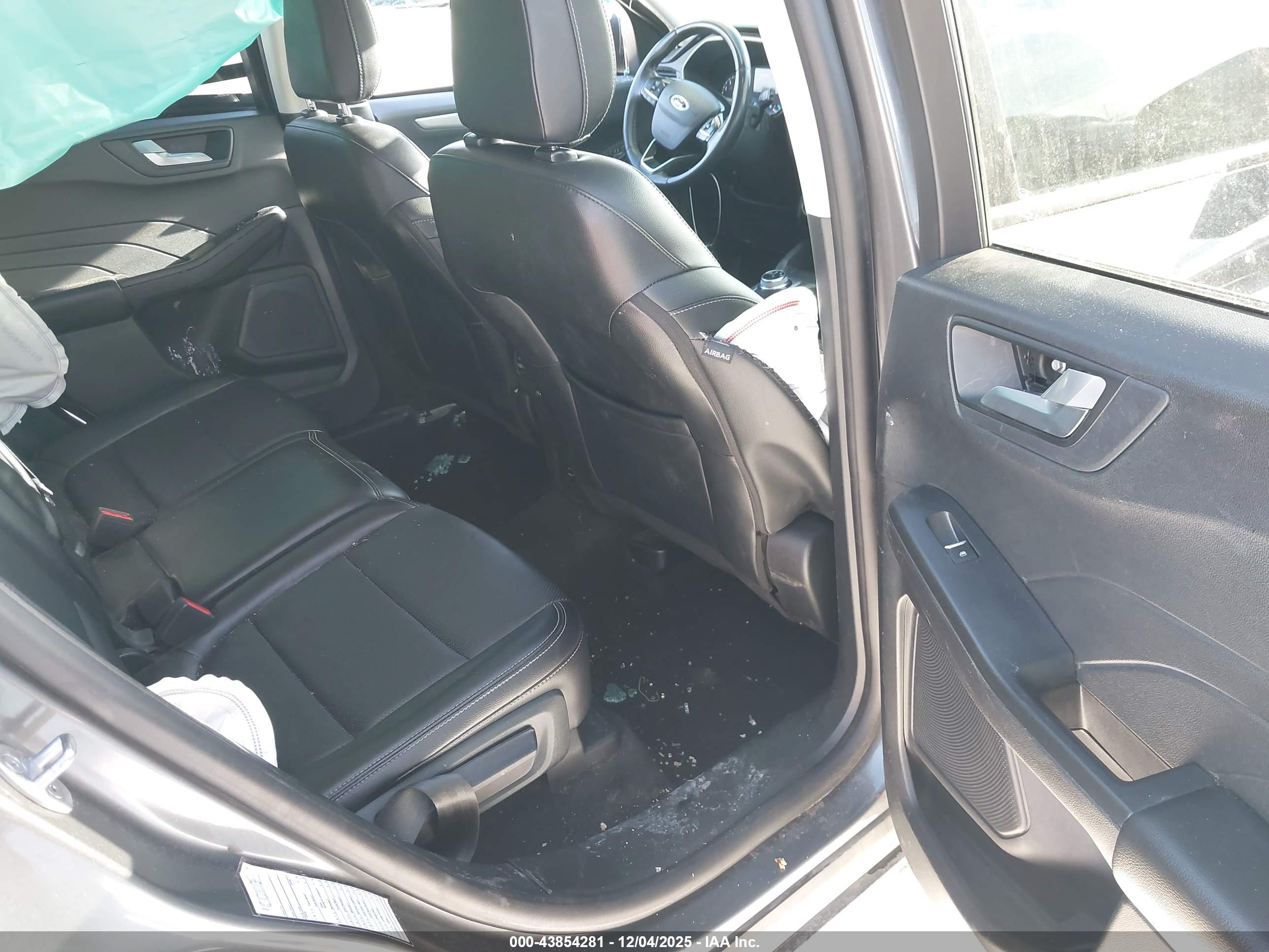 FORD ESCAPE image 8