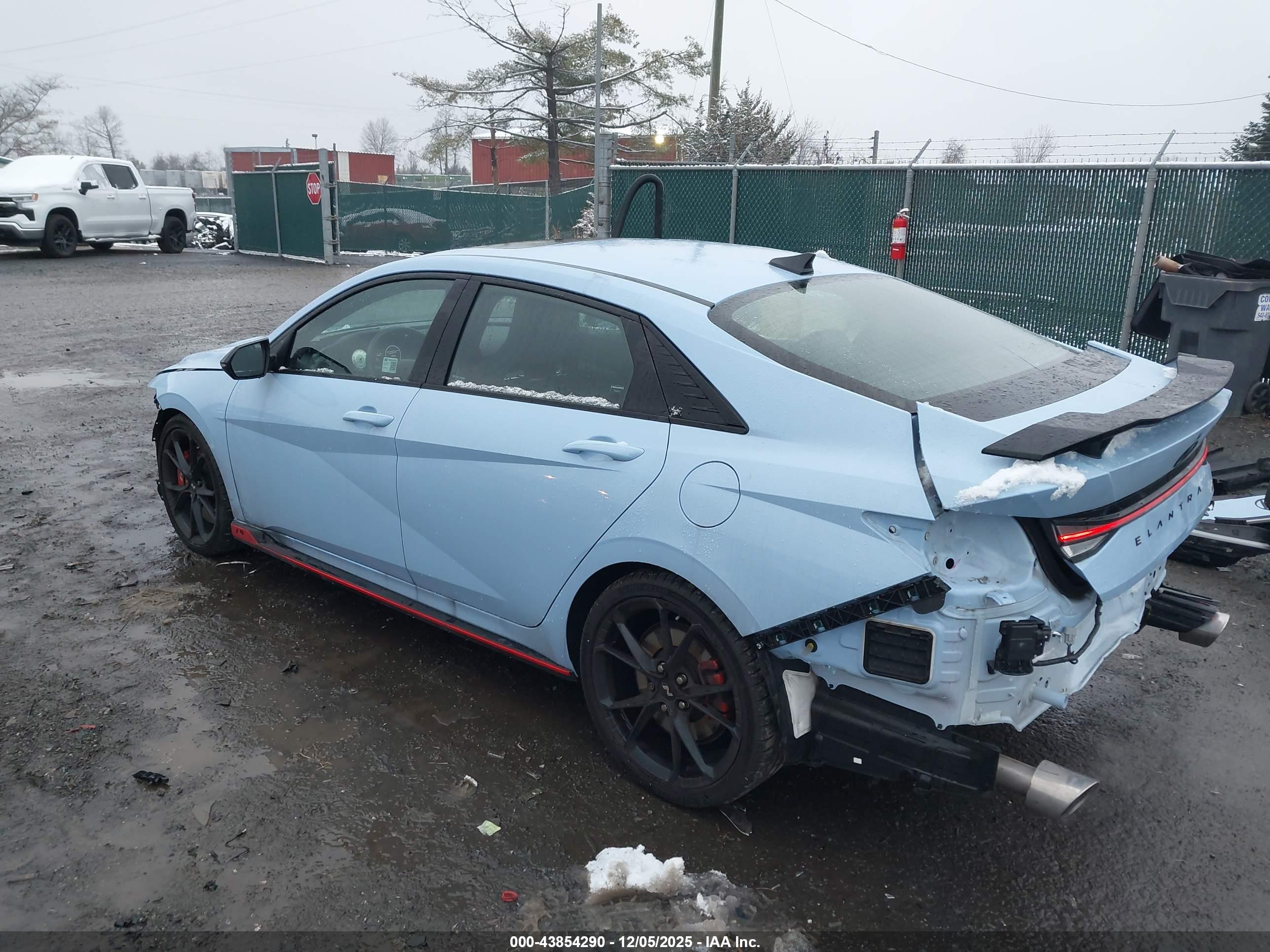 HYUNDAI ELANTRA image 3