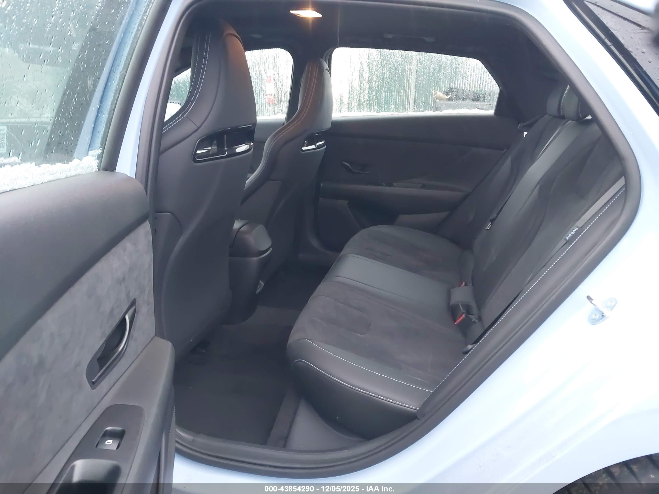 HYUNDAI ELANTRA image 8