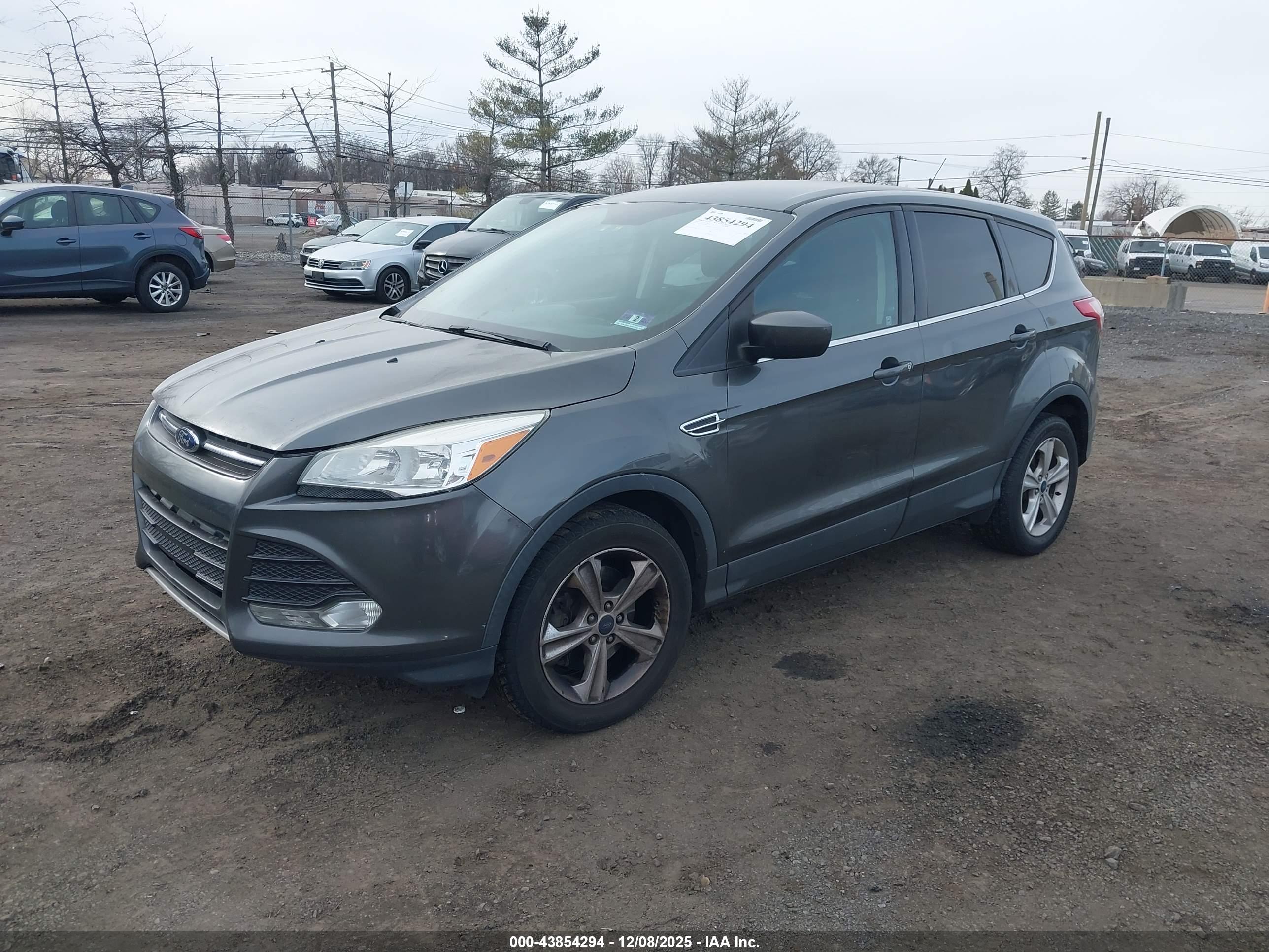 FORD ESCAPE image 2