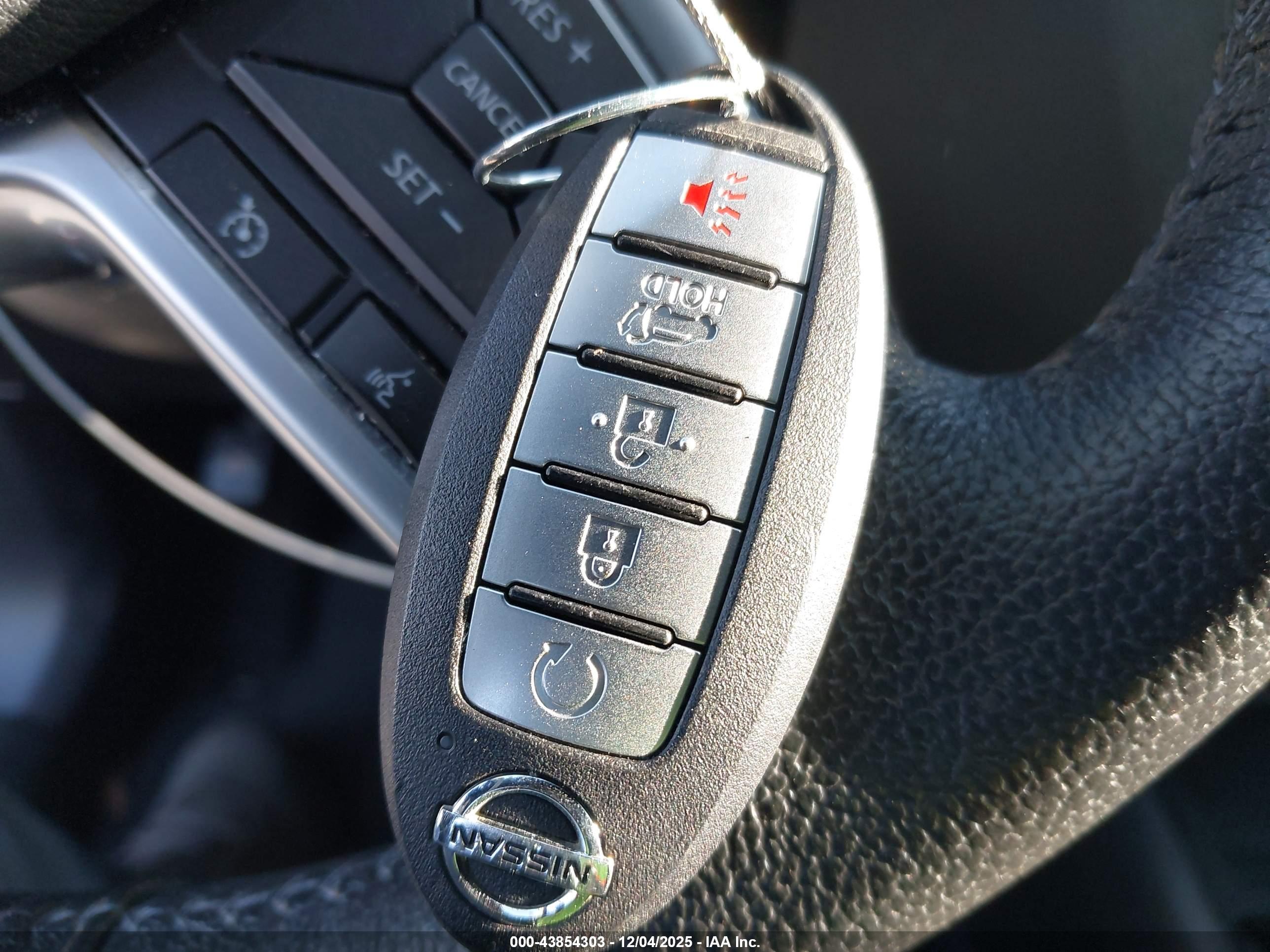 NISSAN ROGUE image 11