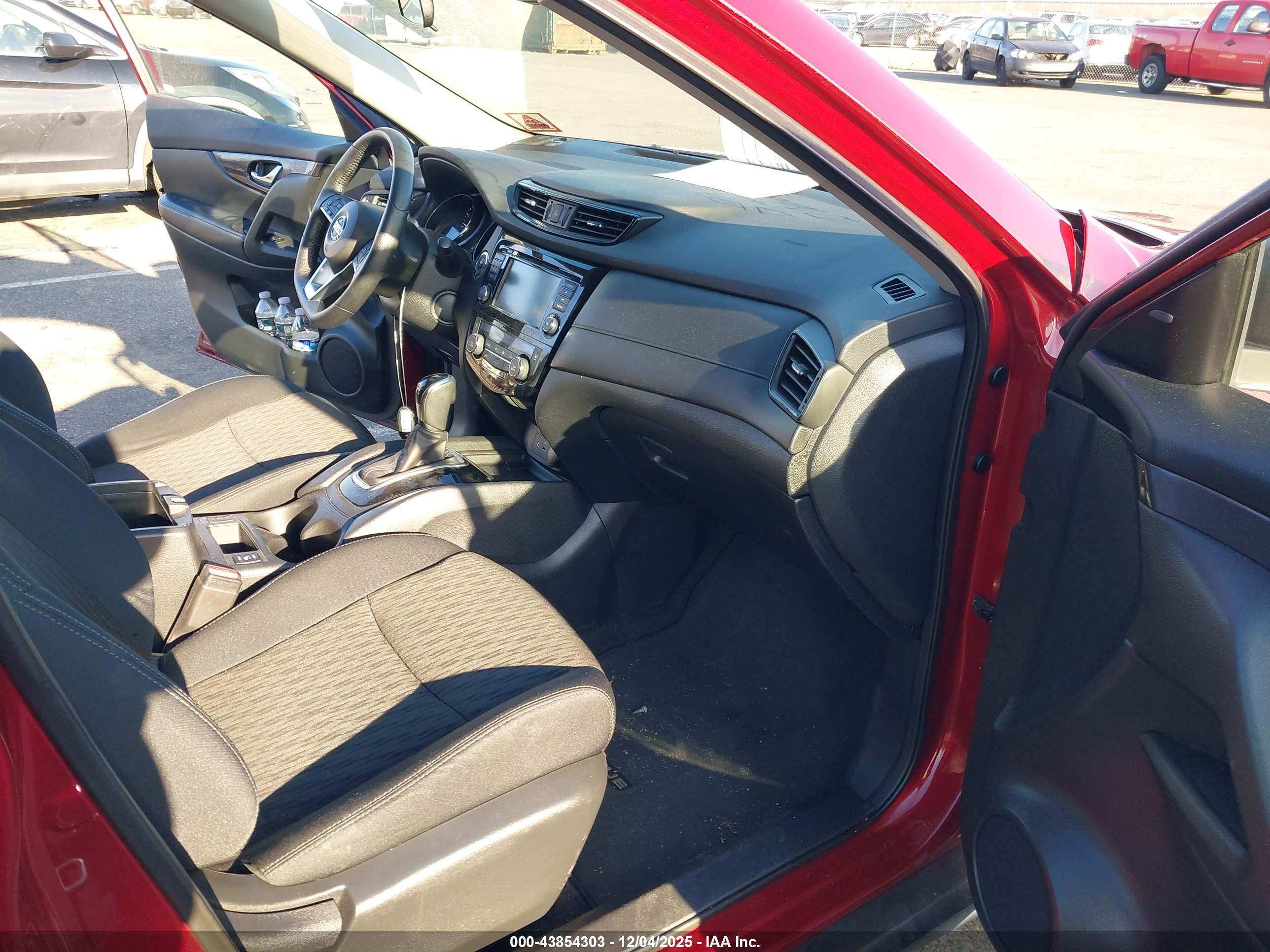 NISSAN ROGUE image 5