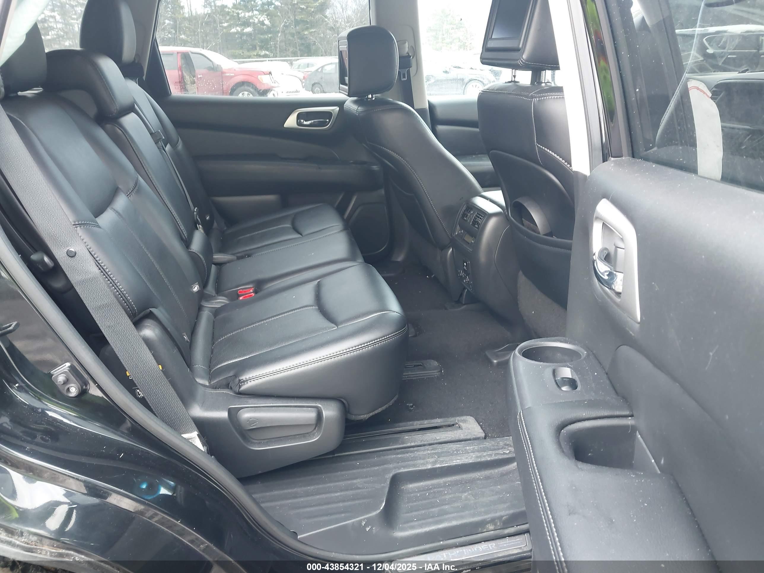 NISSAN PATHFINDER image 8